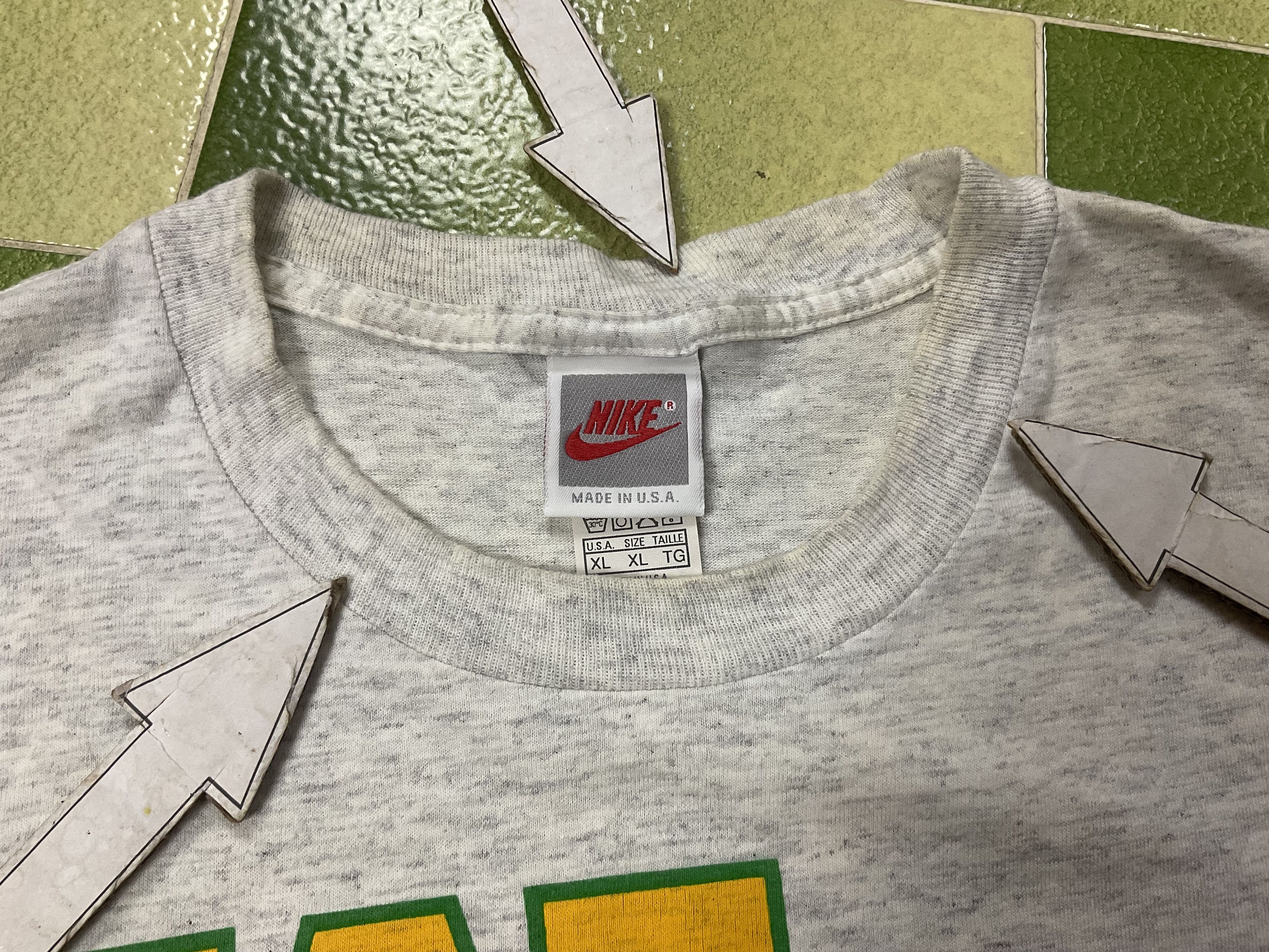 NBA Vintage NIKE 90s WSU Raiders Basketball Tshirt Size US L / EU 52-54 / 3 - 7 Thumbnail