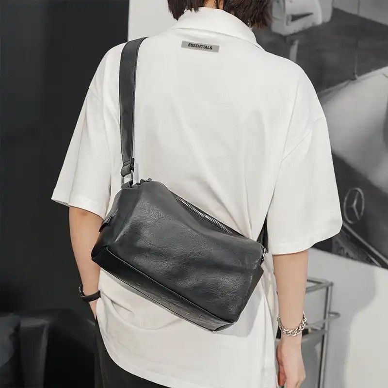 Japanese Brand Soft Leather Crossbody Bag Size ONE SIZE - 2 Thumbnail