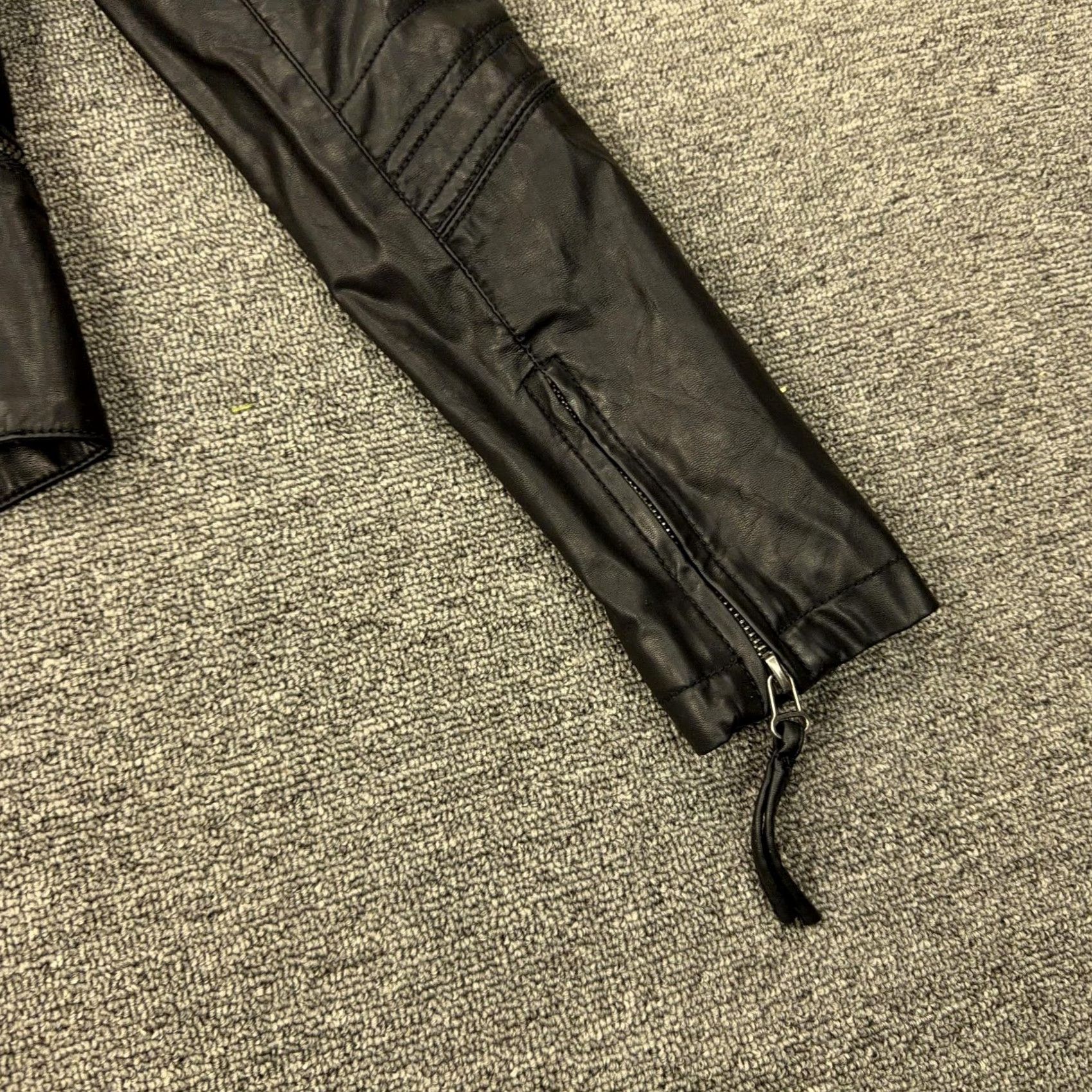Lulus VINTAGE? No. Lulus Jacket Womens XS Black Faux Leather Moto Biker Zip Pockets Lined Asym Hem Size XS / US 0-2 / IT 36-38 - 7 Thumbnail
