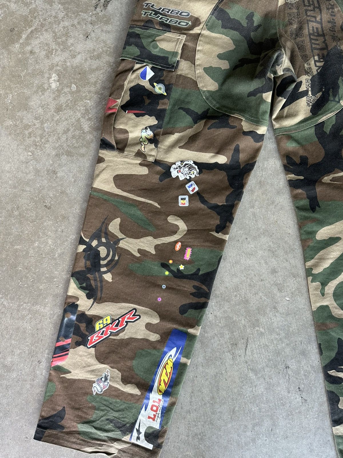 Vetements 2019 Vetements Camo Sticker Pants Size US 32 / EU 48 - 9 Thumbnail