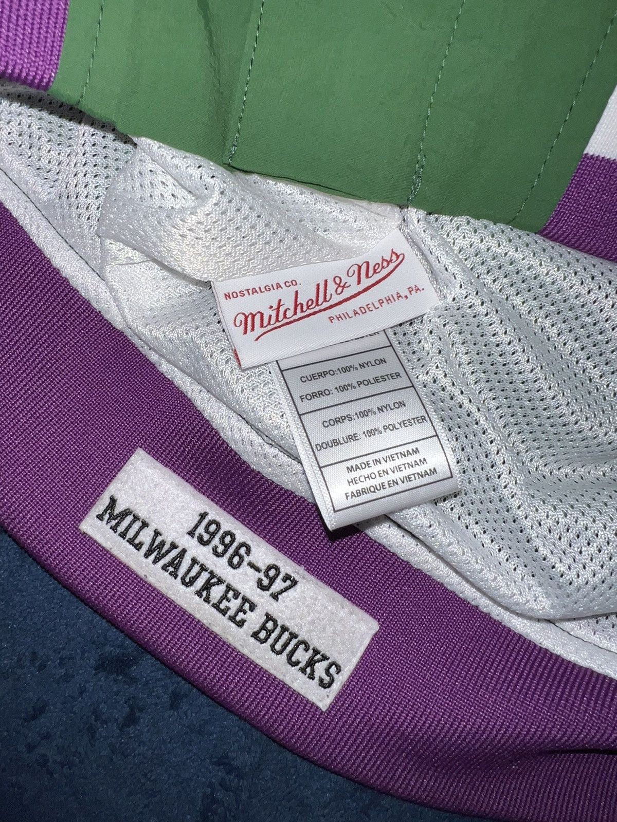 Mitchell & Ness Milwaukee Bucks 1996/97 Authentic Warmup Jacket Size US L / EU 52-54 / 3 - 6 Thumbnail