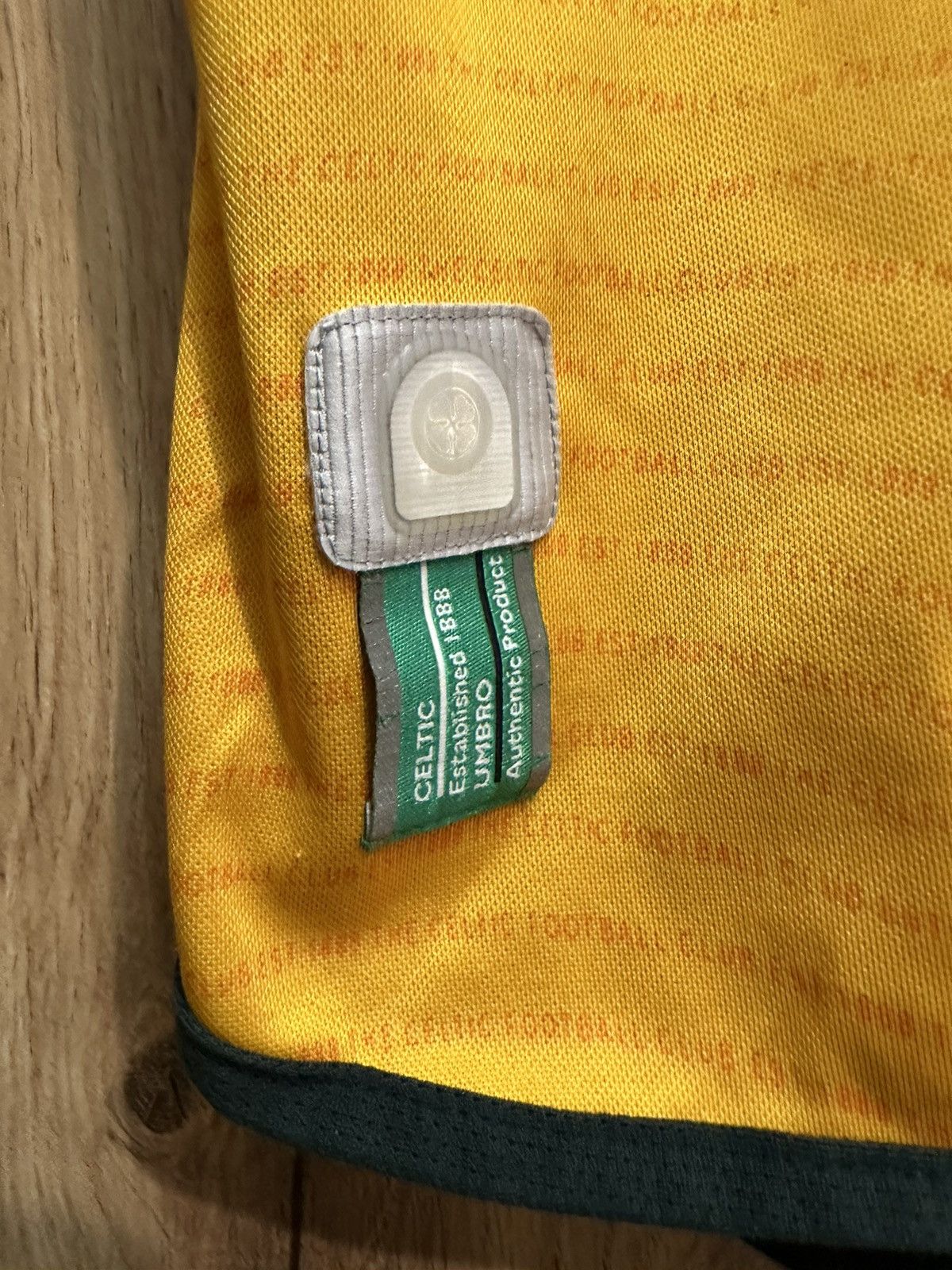 Vintage #7 LARSSON Celtic Umbro Tee Scottish Premier League 2001/02 Size US M / EU 48-50 / 2 - 6 Thumbnail