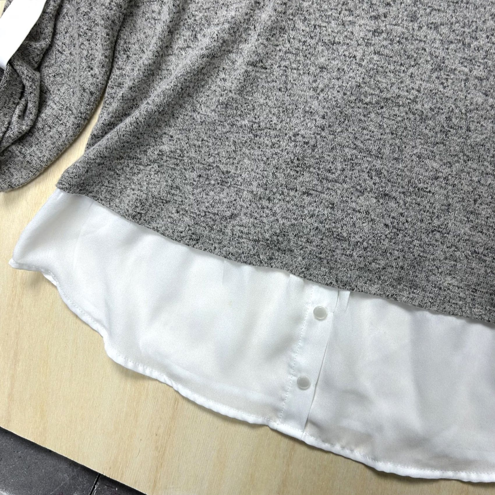 Vintage Faith And Joy Blouse Womens Small Gray Beaded Collar Layered Hem 3/4 Sleeve Top Size S / US 4 / IT 40 - 4 Thumbnail