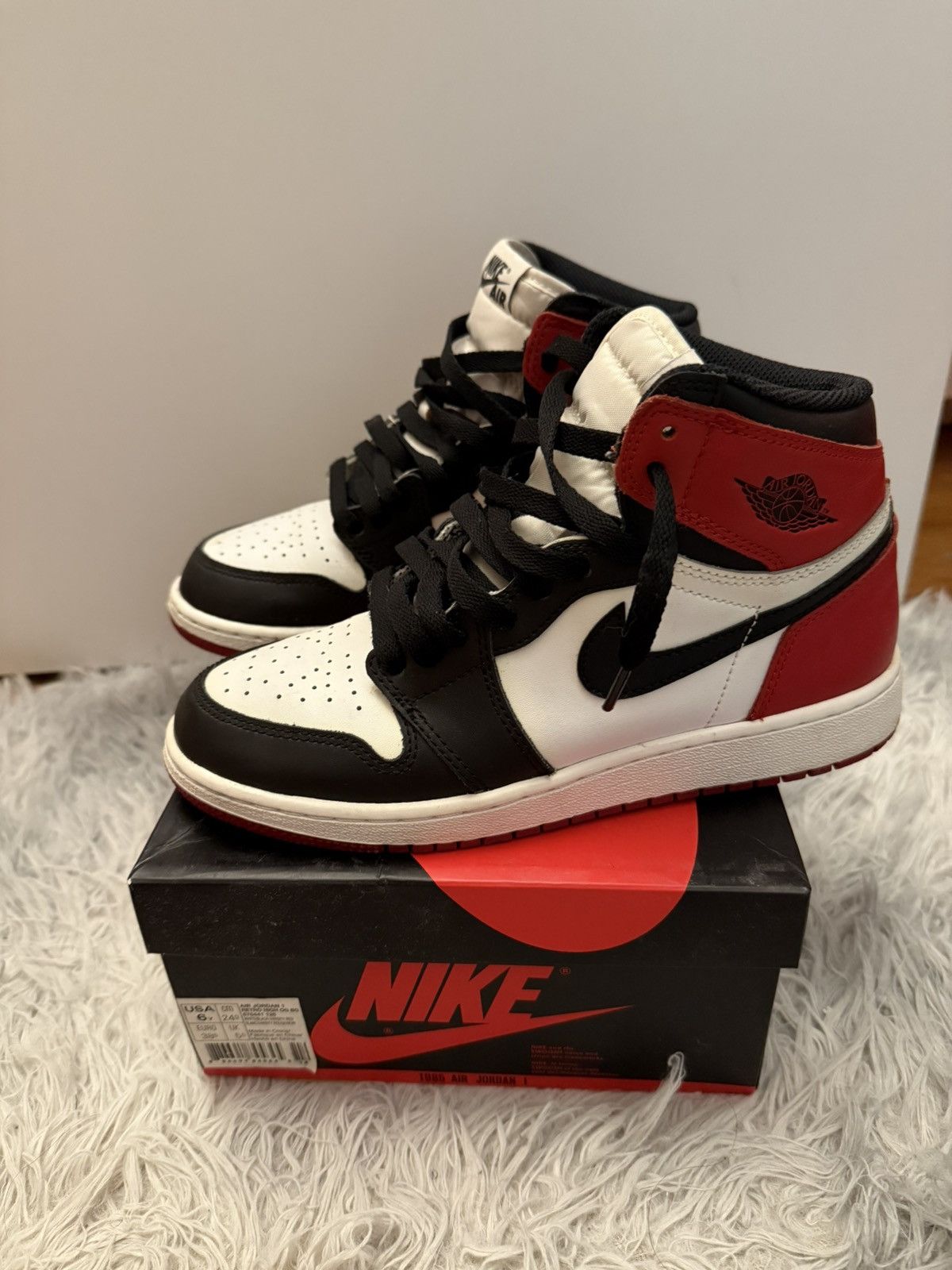 Nike Air Jordan Retro 1 High OG GS Black Toe Size US 6 / EU 39 - 7 Thumbnail