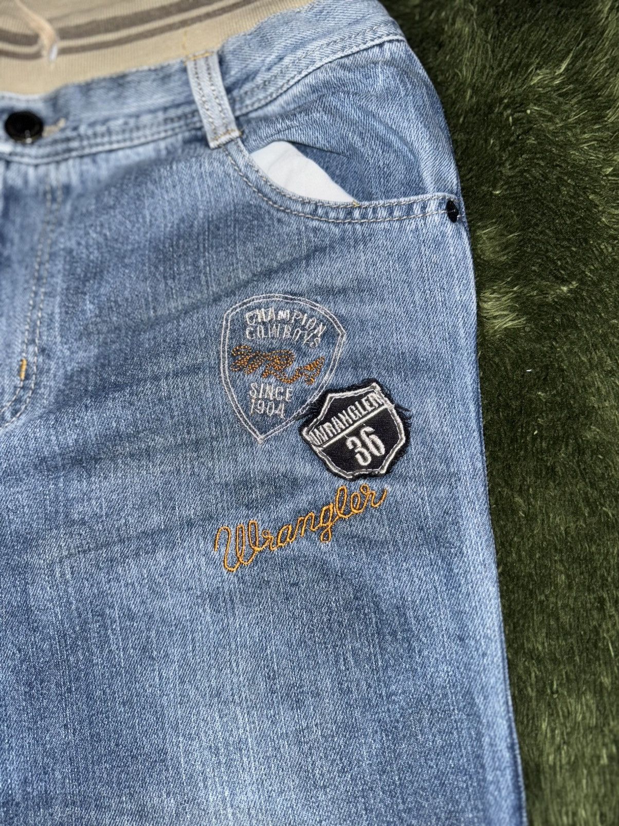 Wrangler [W32-33] Wrangler Japan Elastic embroidery Denim Size US 32 / EU 48 - 3 Thumbnail