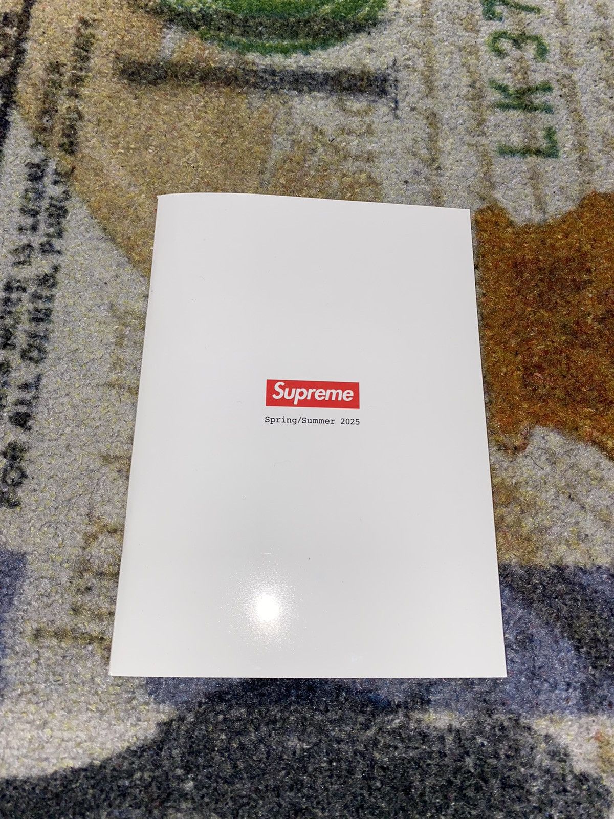 Supreme Supreme Spring/Summer 2025 Catalogue Look Book Size ONE SIZE - 1 Thumbnail