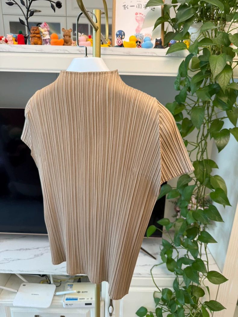 Issey Miyake Issey Miyake size:3 Light brown pleated short-sleeved shir Size XS / US 0-2 / IT 36-38 - 6 Thumbnail