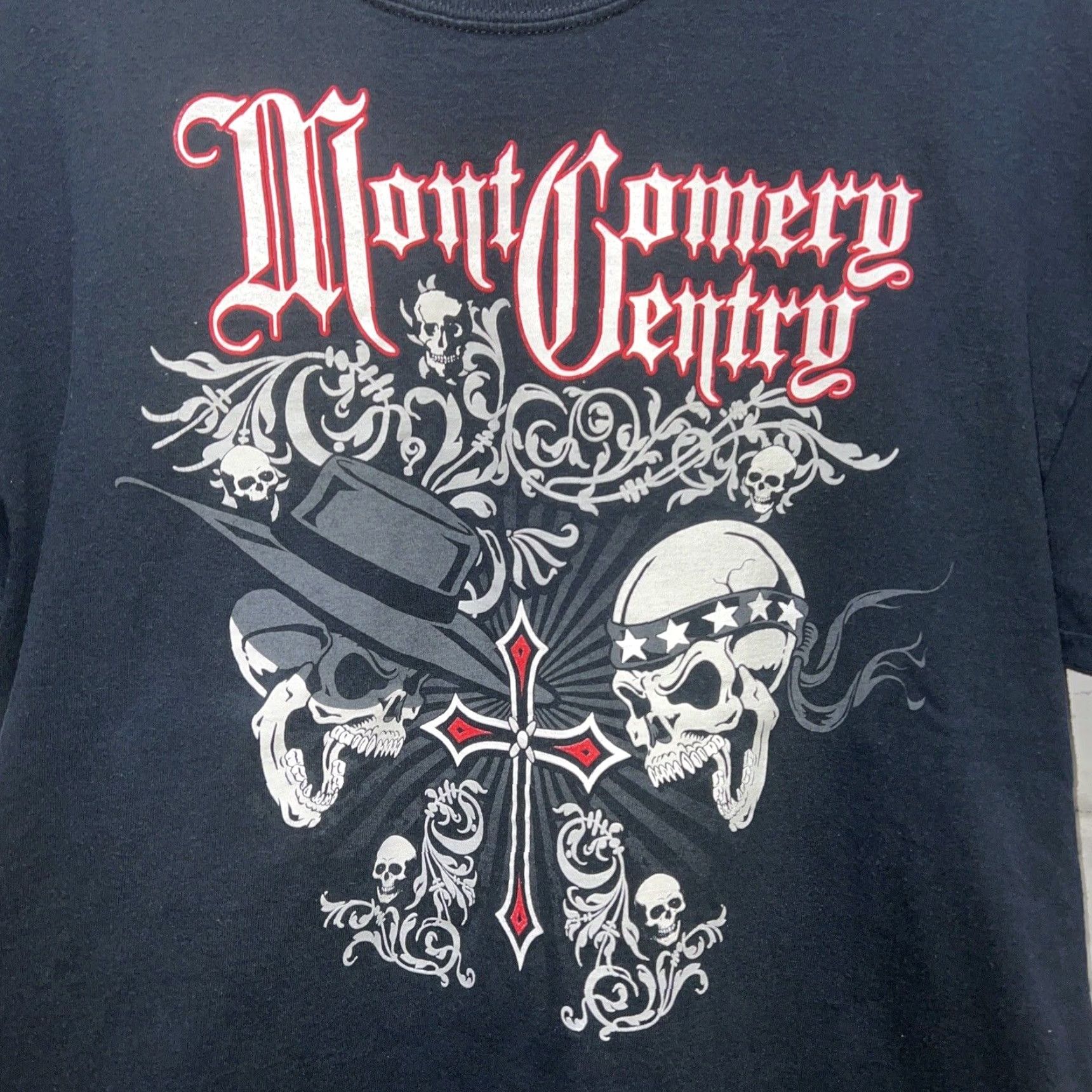 Gildan VINTAGE Montgomery Gentry Music T-Shirt Men Large Black Skull Band 90s Concert Mens Size US L / EU 52-54 / 3 - 2 Thumbnail