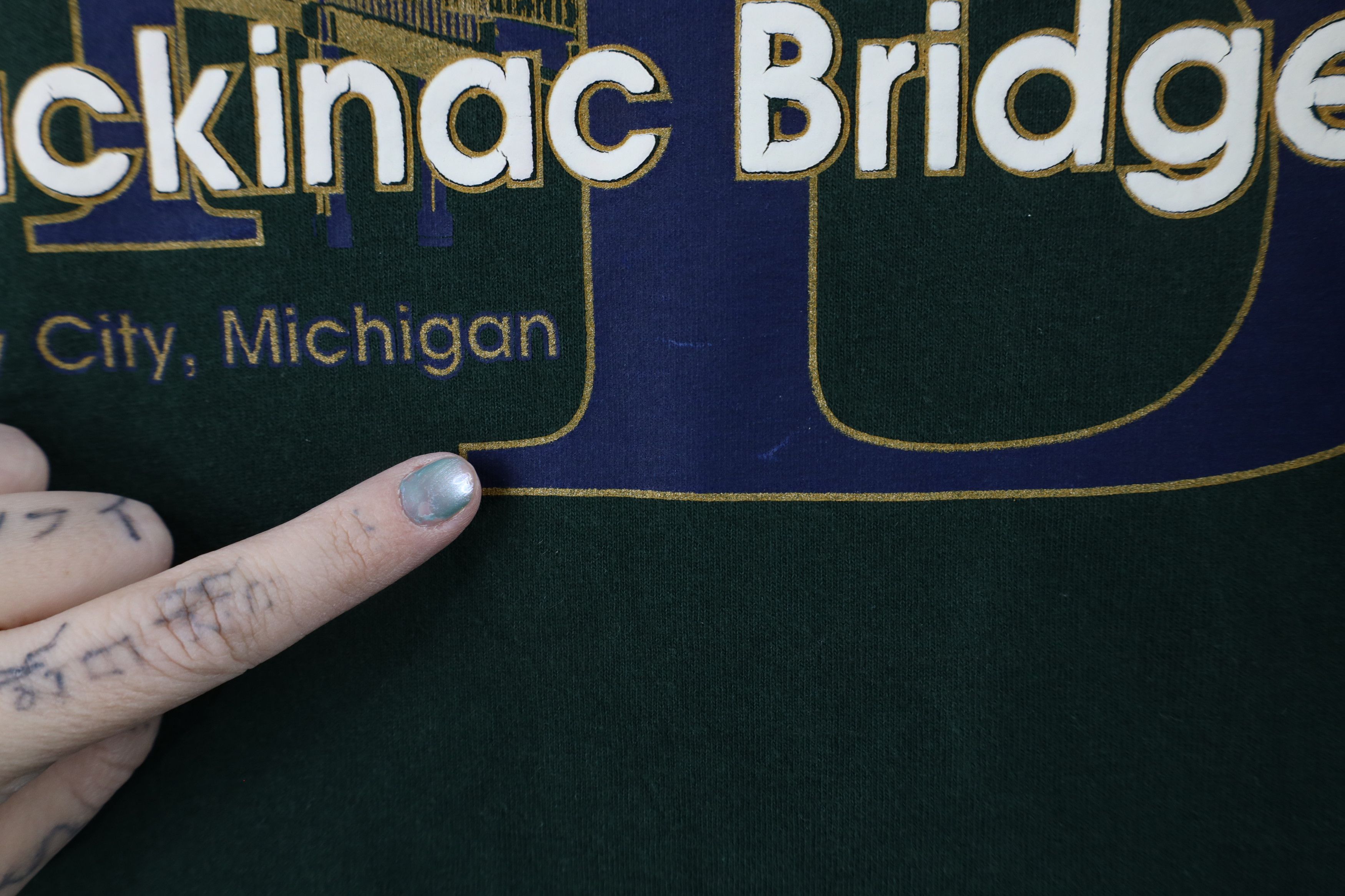 Vintage Vintage 90s Mackinac Bridge Long Sleeve T-Shirt Green Cotton Size US XL / EU 56 / 4 - 6 Thumbnail