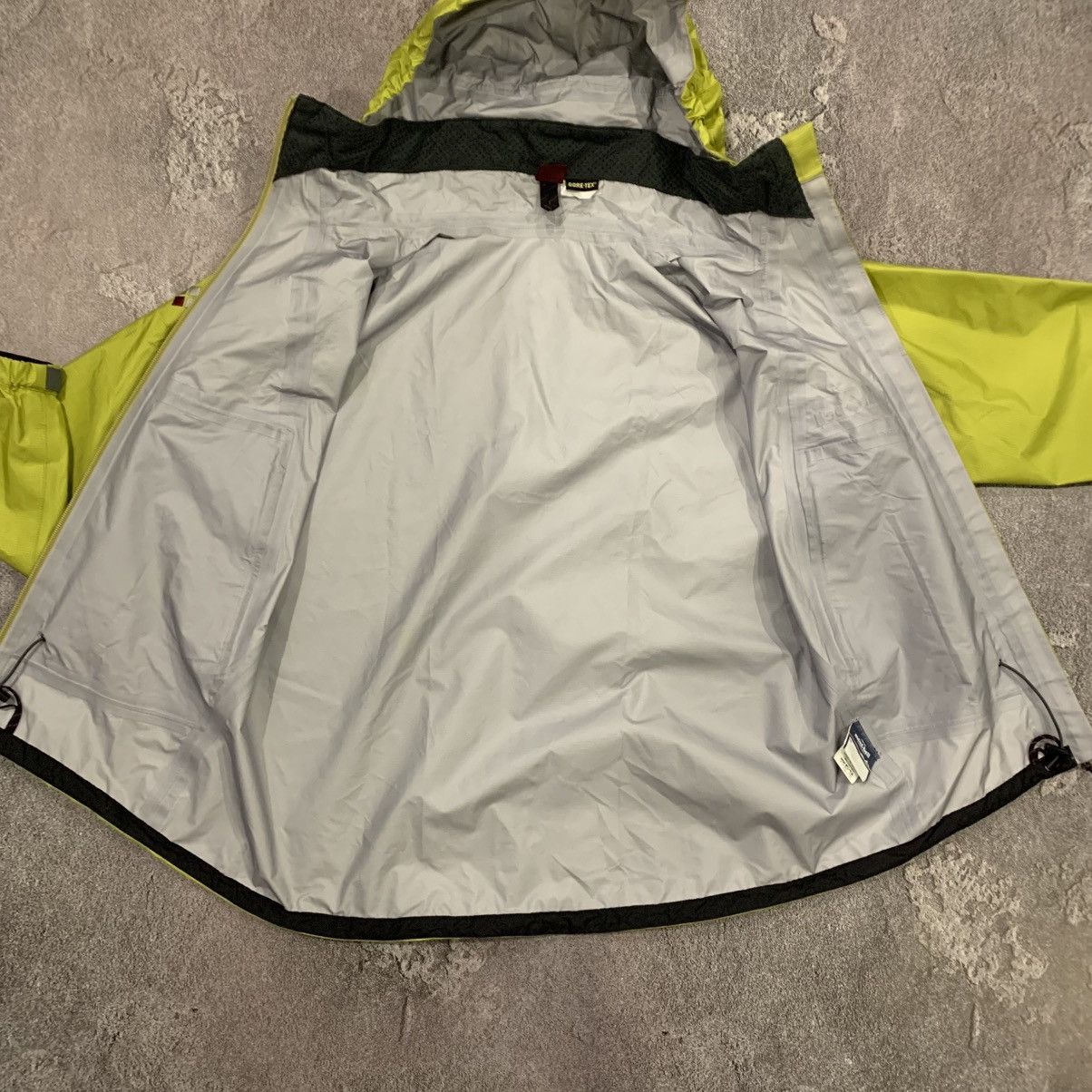 Montbell MontBell Gore tex Women’s Jacket Size S-M Arcteryx Style Size S / US 4 / IT 40 - 17 Thumbnail