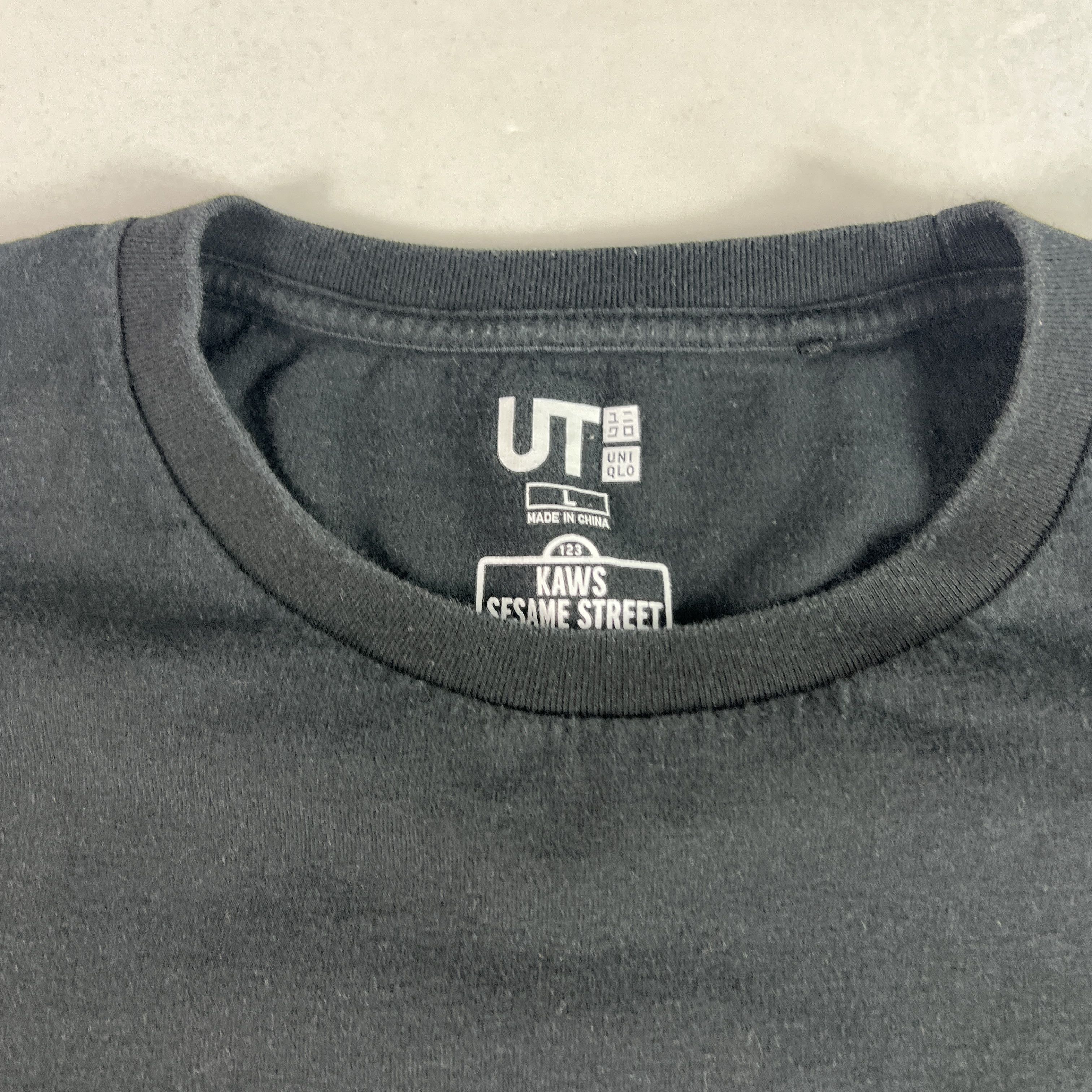 Kaws × Uniqlo Uniqlo Kaws Sesame Street Shirt Black Faded Pocket Tee Size US L / EU 52-54 / 3 - 3 Thumbnail