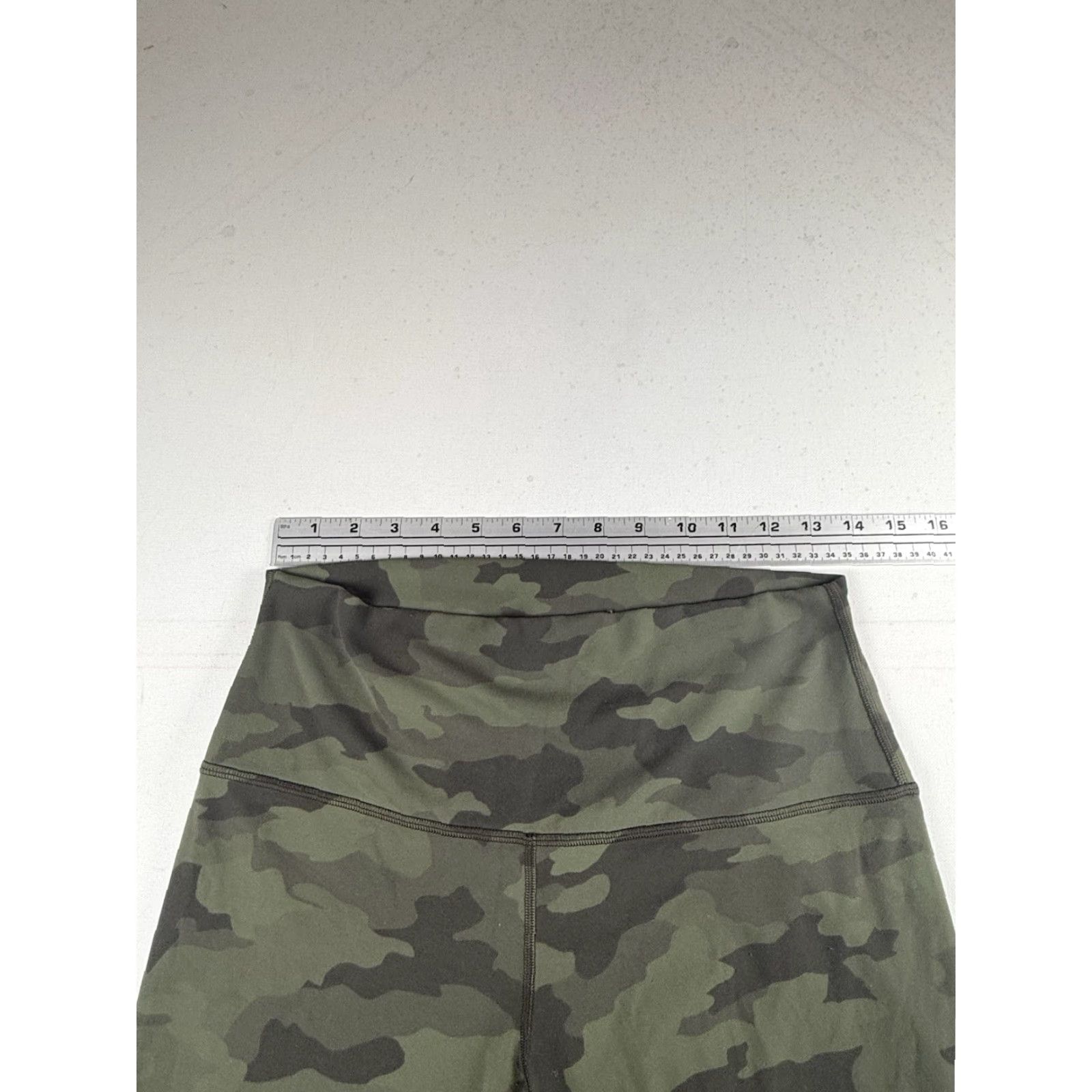Lululemon Lululemon Leggings Womens 10 Camouflage High Rise Align Yoga Pants Activewear Gym Size 32" / US 10 / IT 46 - 5 Thumbnail