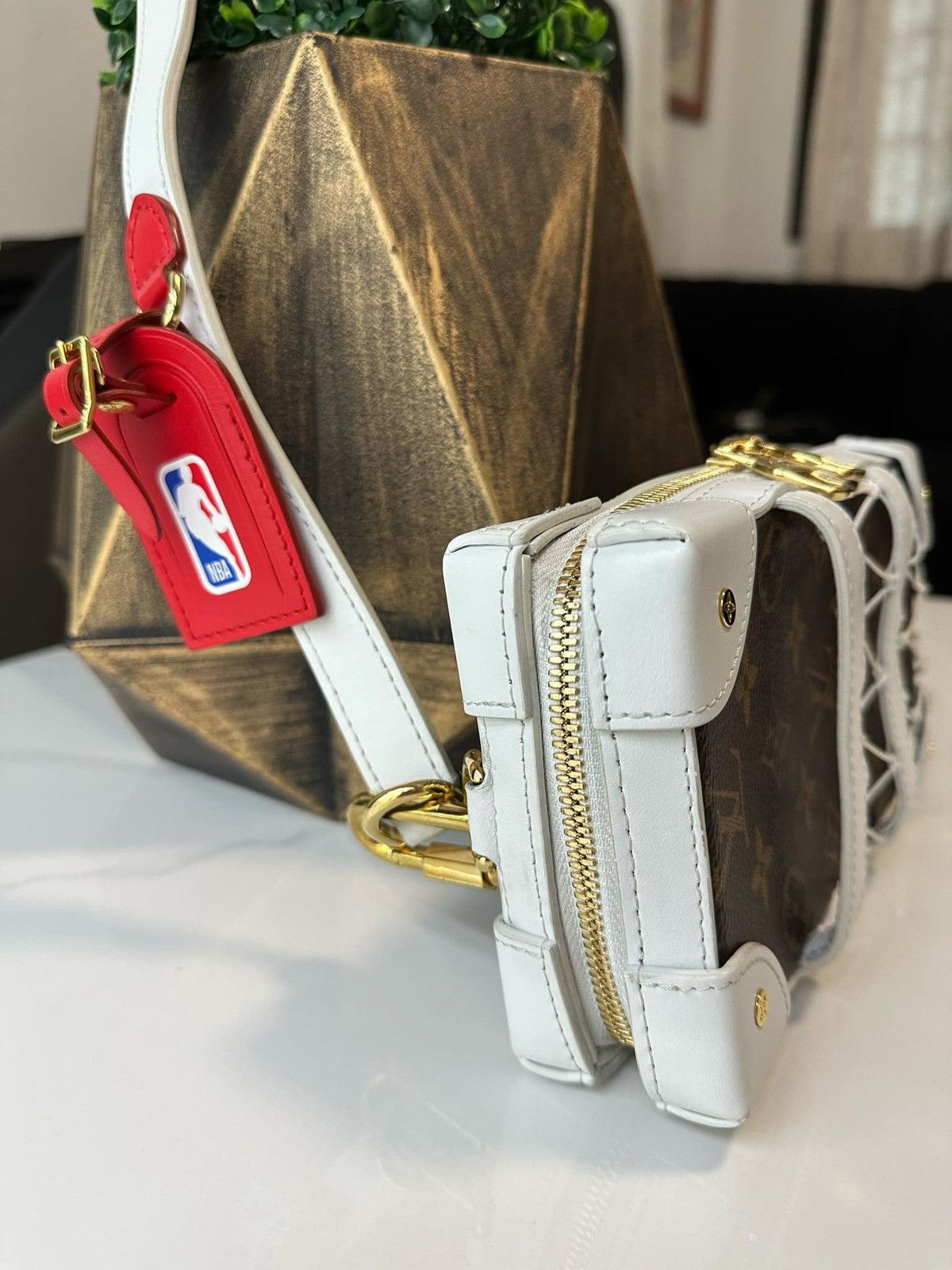 Louis Vuitton × NBA × Virgil Abloh Louis Vuitton NBA Trunk Size ONE SIZE - 16 Thumbnail