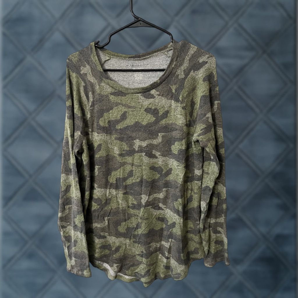 American Eagle Outfitters American Eagle Outfitters Top Small Camo Long Sleeve Soft & Sexy Plush Size S / US 4 / IT 40 - 1 Thumbnail