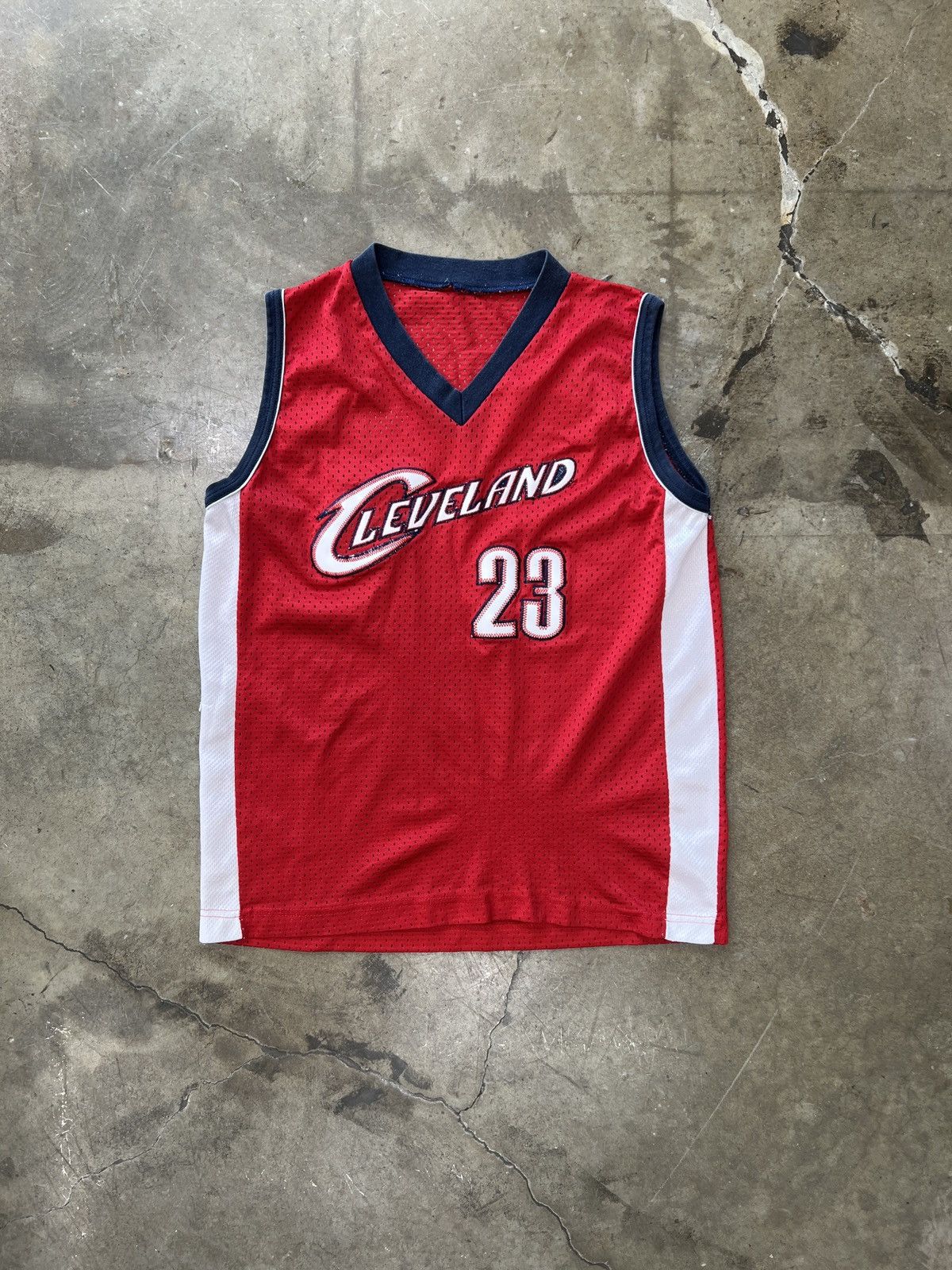 NBA × Vintage Vintage Y2K NBA Cavs LeBron Boot Practice Jersey Medium Size US M / EU 48-50 / 2 - 2 Thumbnail