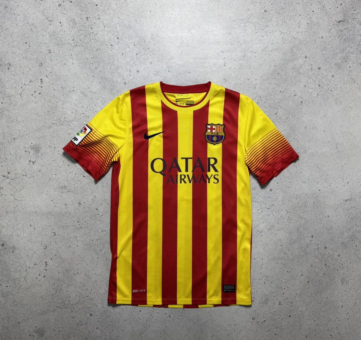 Nike Nike FC Barcelona 2013/2014 Neymar JR #11 Soccer Jersey Size US S / EU 44-46 / 1 - 2 Thumbnail