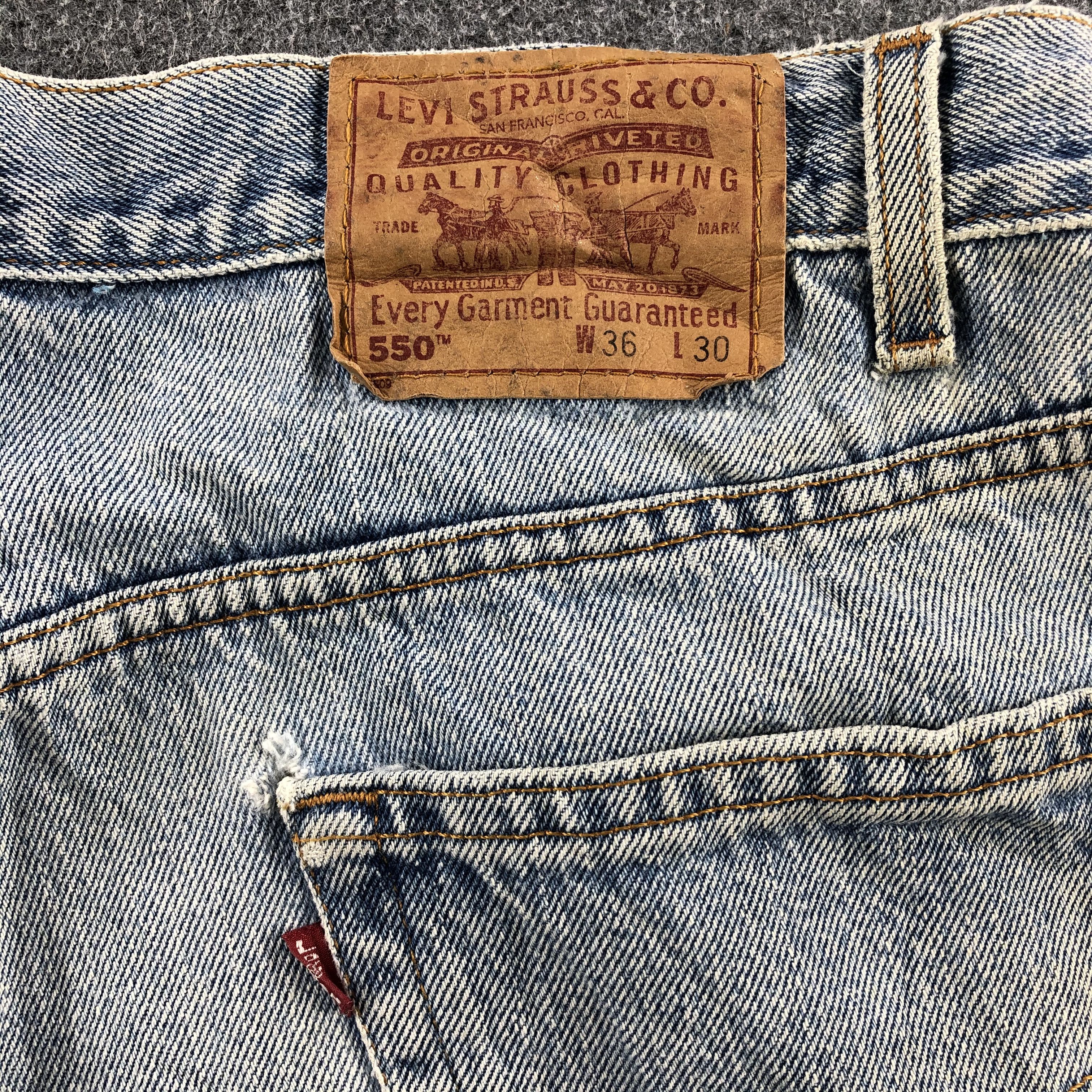 Levi's 90s Vintage Light Wash Levis 550 Jeans- J1355 Size US 35 - 5 Thumbnail