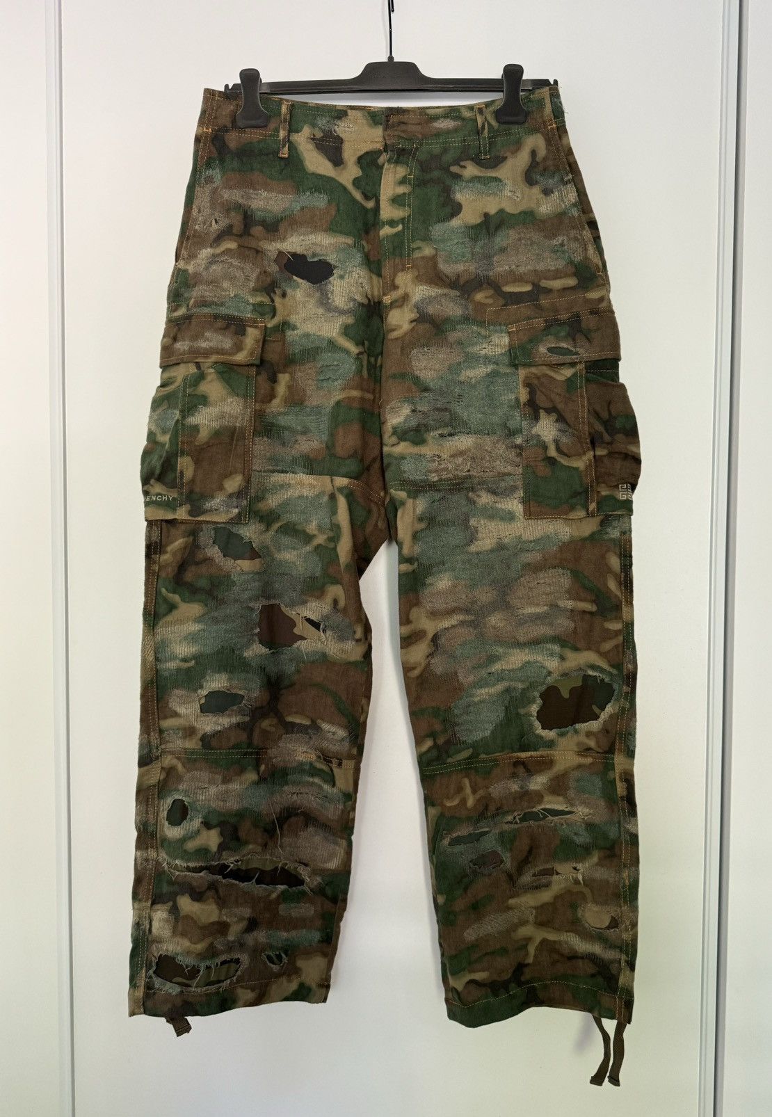 Givenchy Givenchy Distressed Camo Cargo Pants Size US 32 / EU 48 - 4 Thumbnail
