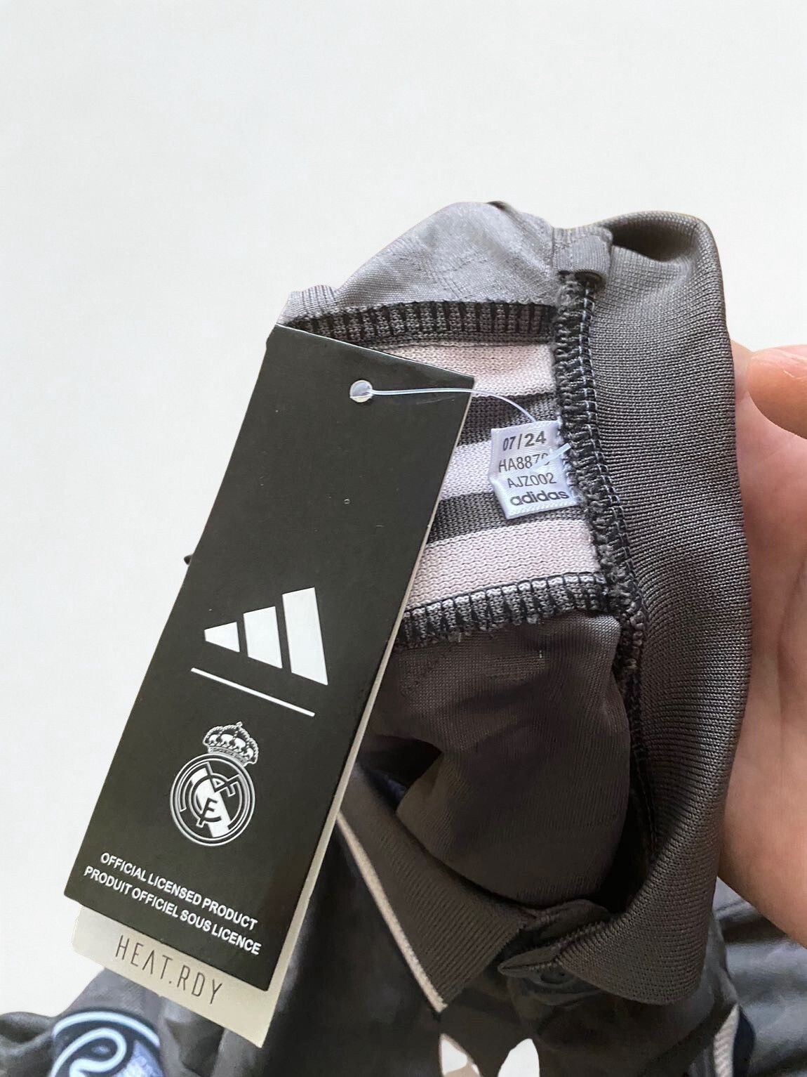 Adidas 🔥Adidas Real Madrid Valverde Size US L / EU 52-54 / 3 - 5 Thumbnail
