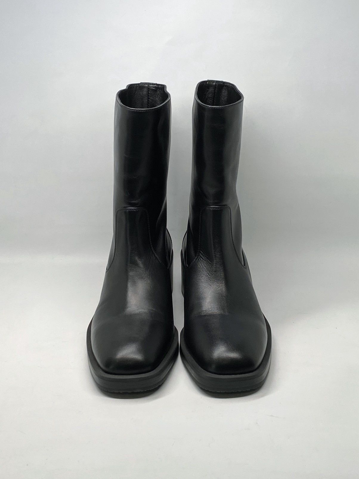 Stuart Weitzman Stuart Weitzman Calfskin Ankle Boots size 9.5 Size US 9.5 / IT 39.5 - 2 Thumbnail