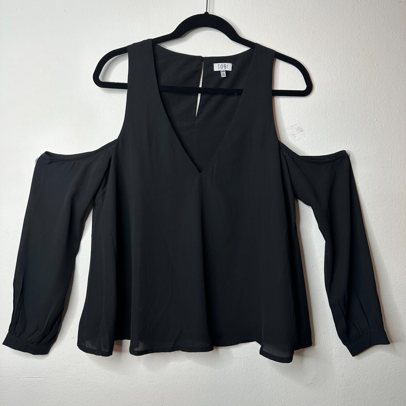 Other Tobi Black Cold Shoulder Long Sleeve V-Neck Keyhole Blouse M Size M / US 6-8 / IT 42-44 - 14 Thumbnail