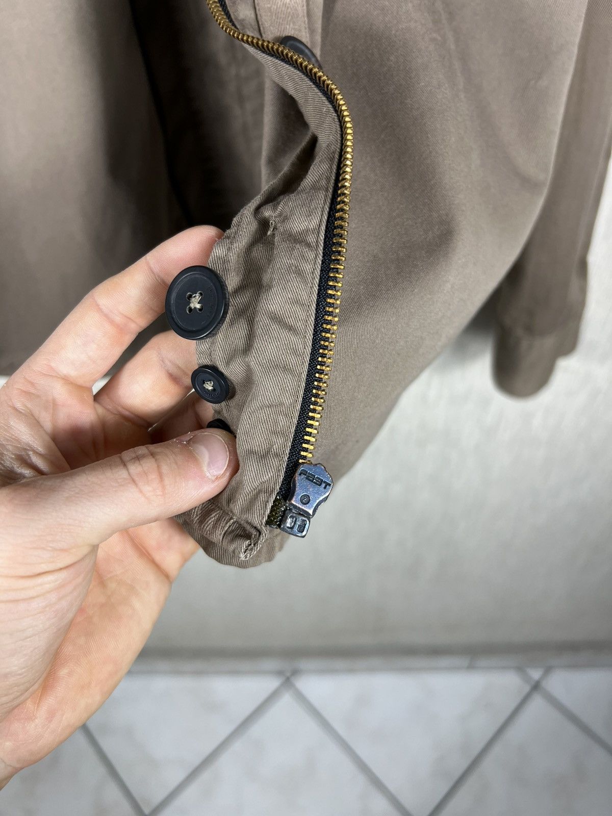 Givenchy Archival Givenchy zip overshirt jacket buttons shirt pockets Size US M / EU 48-50 / 2 - 9 Thumbnail