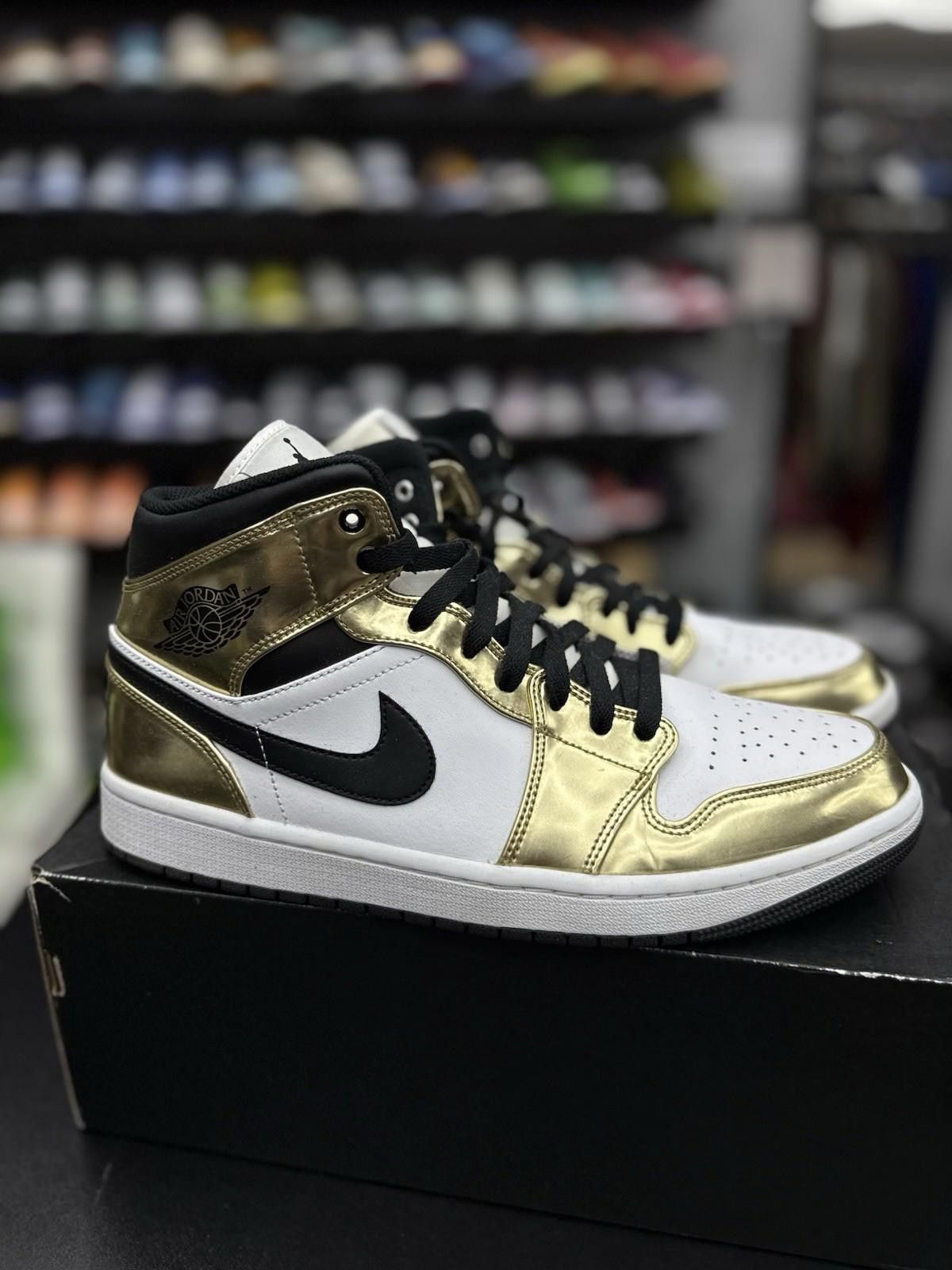 Jordan Brand Jordan 1 Mid SE Metallic Gold 2020 Gold Black 11 DC1419-700 Size US 11 / EU 44 - 2 Thumbnail