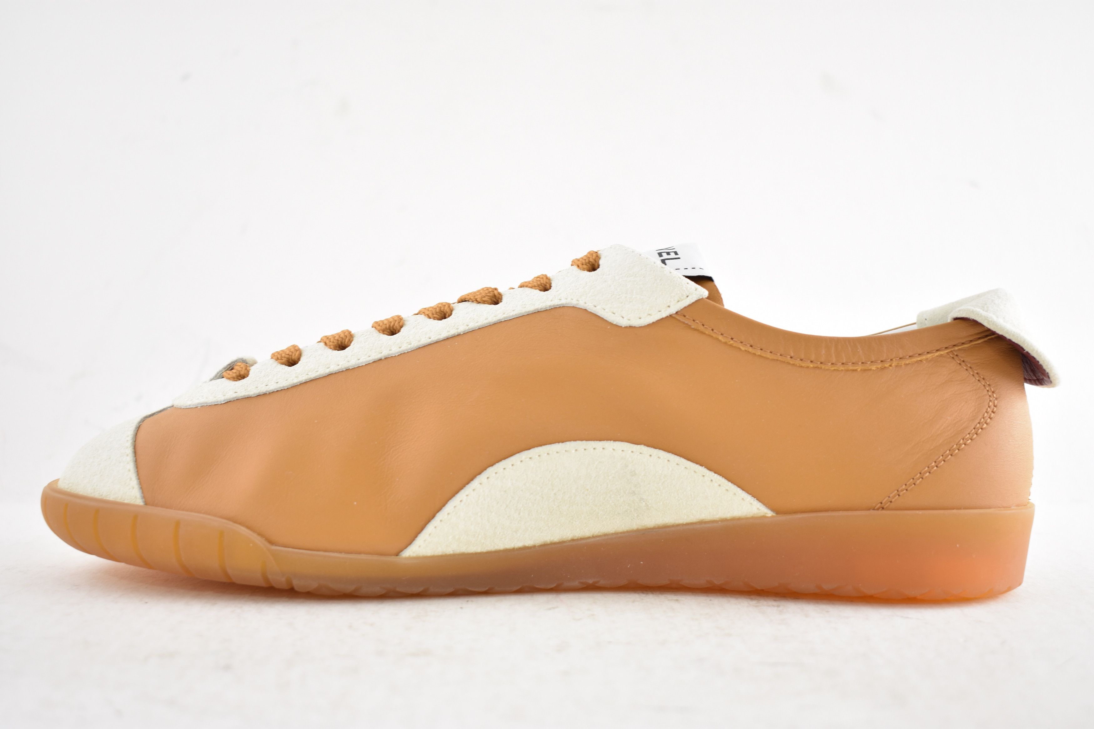 Chanel 26P White Leather Suede CC Logo Runner Trainer Sneaker 39.5 Size US 9.5 / IT 39.5 - 14 Thumbnail