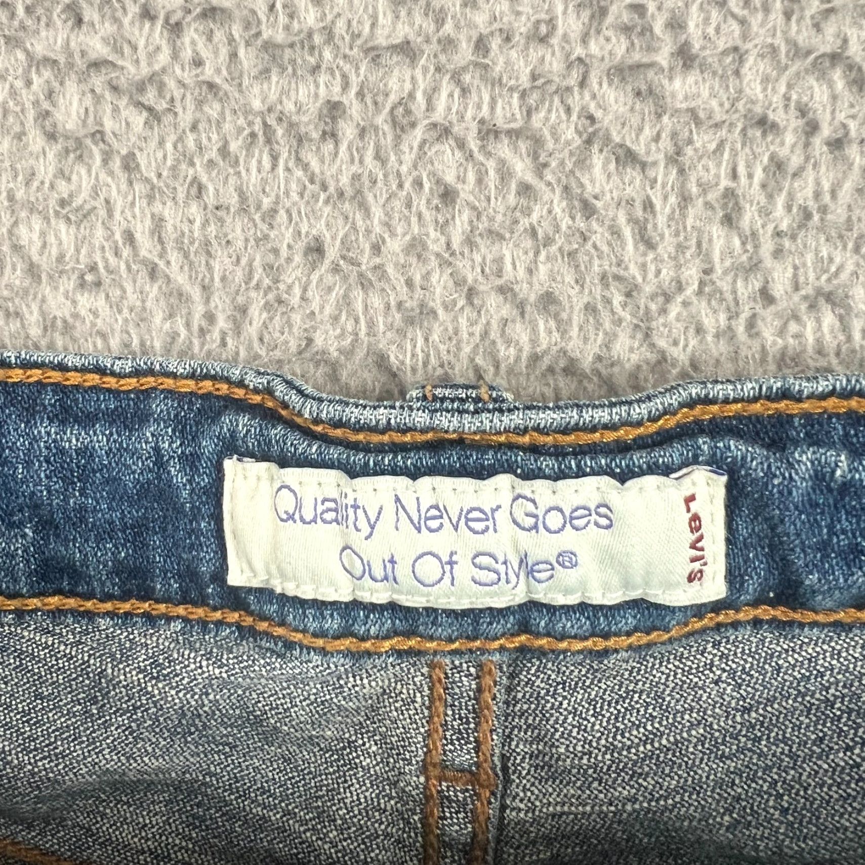 Levi's Levi's Women's Blue Denim Cut Off Shorts Size 4 Mid Rise Patchwork Y2K Size 27" / US 4 / IT 40 - 6 Thumbnail