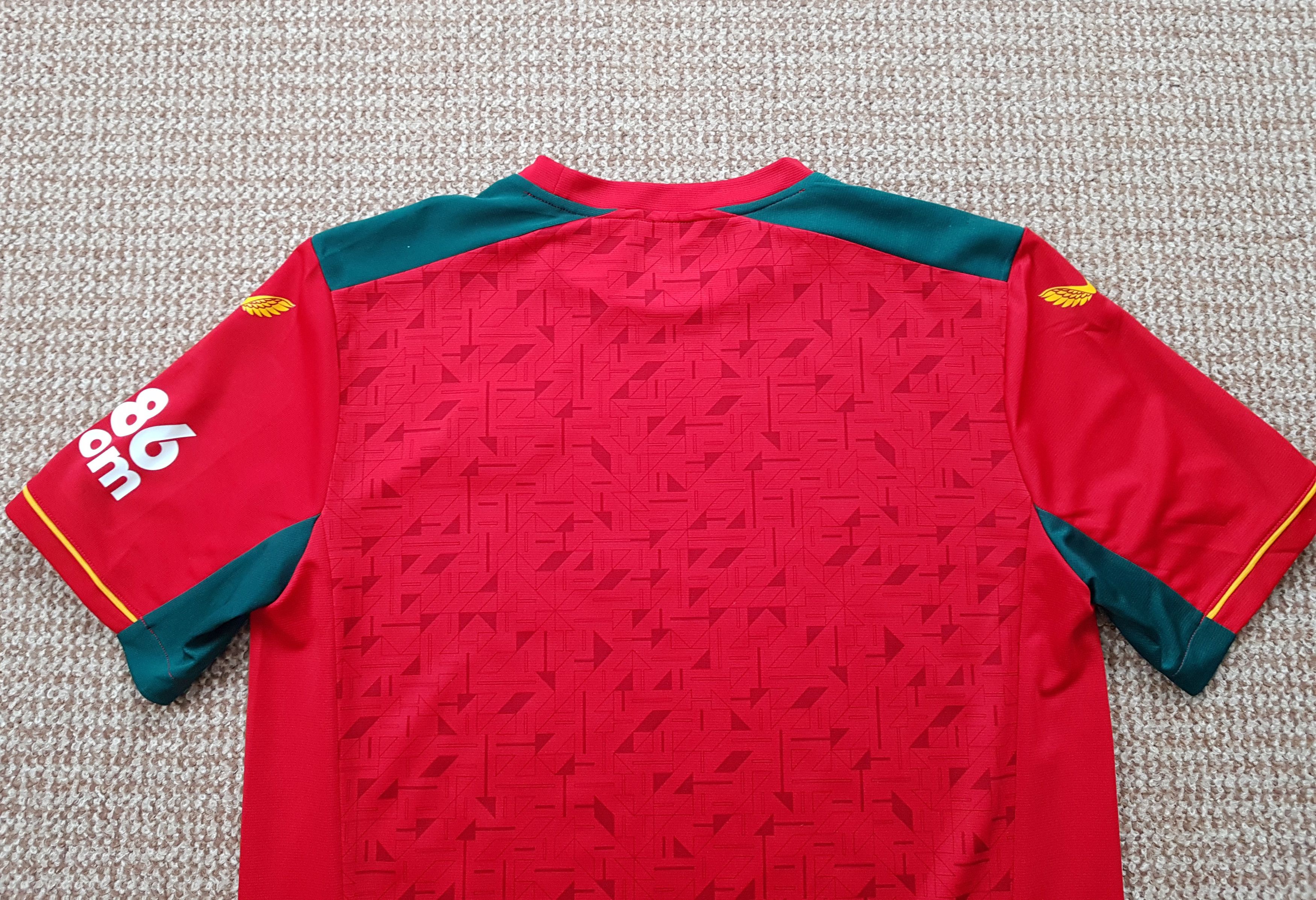 Castore Wolverhampton Away 2023/24 Jersey Soccer Shirt Castore sz L Size US L / EU 52-54 / 3 - 9 Thumbnail