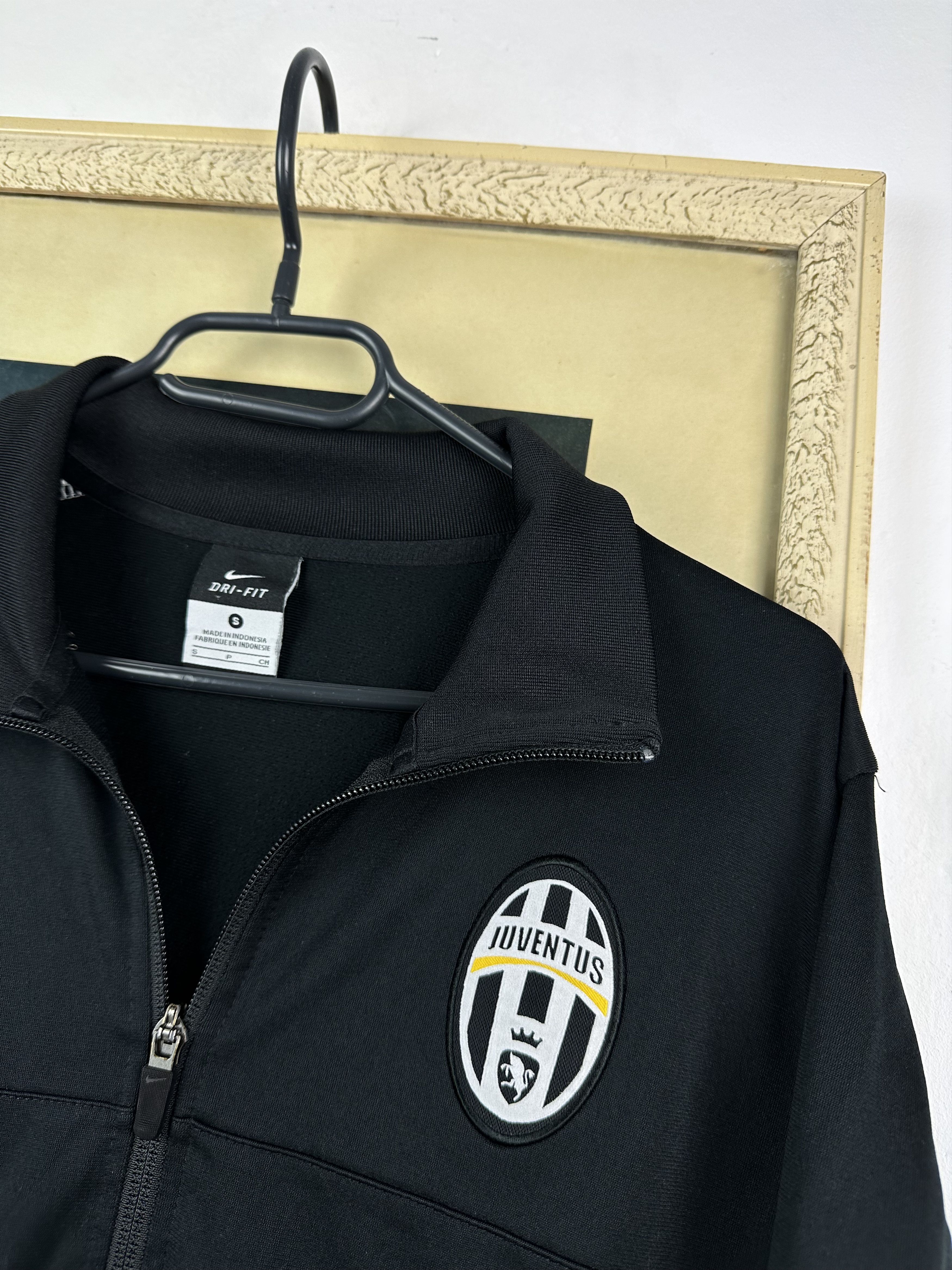 Nike Vintage Nike Juventus Football Jacket Soccer Track Top Size US S / EU 44-46 / 1 - 3 Thumbnail