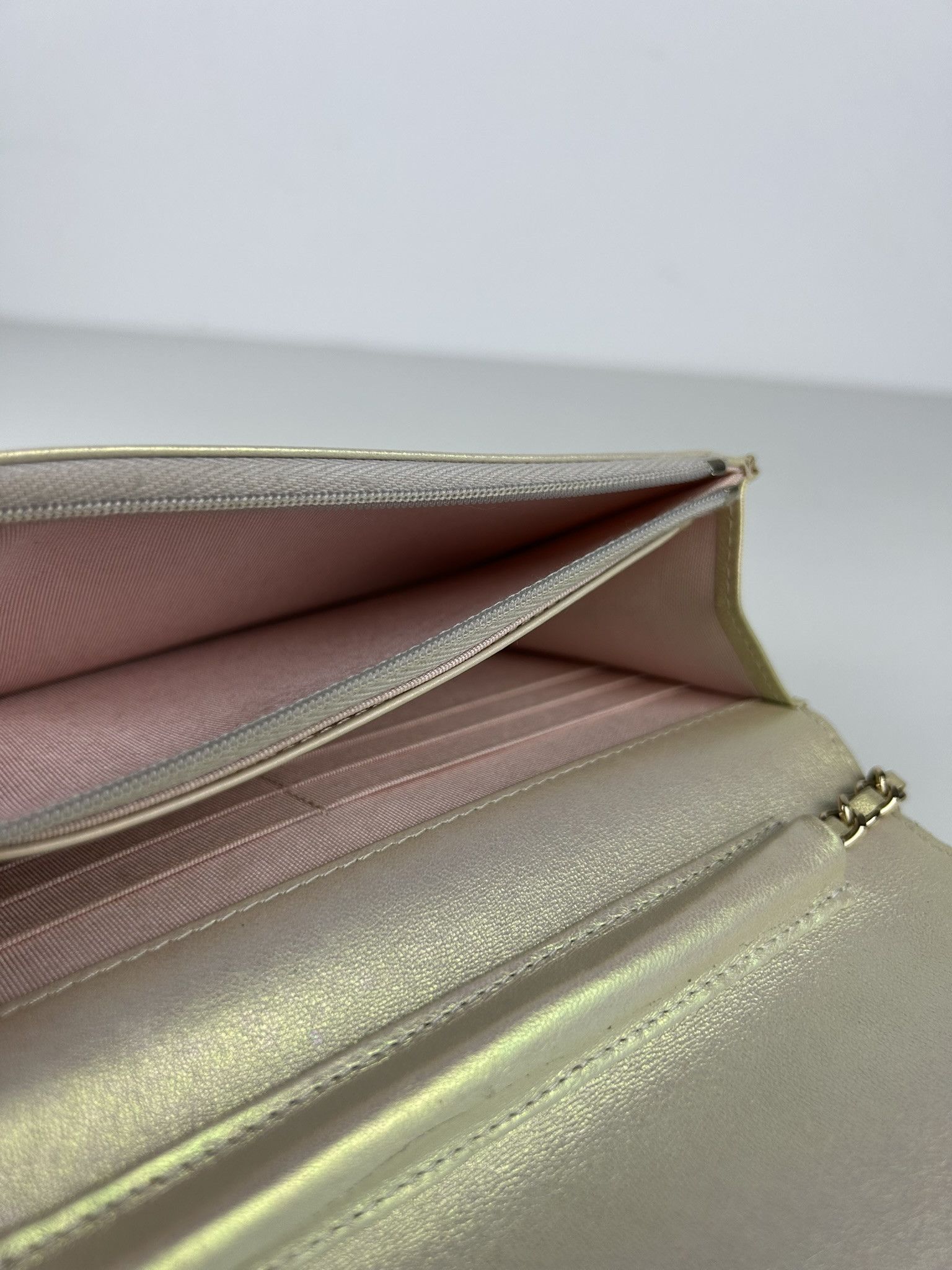 Chanel 2020 Chanel gold metallic matelasse wallet on chain Size ONE SIZE - 20 Thumbnail