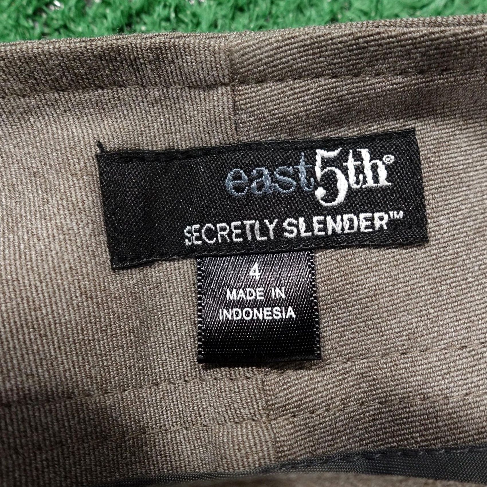 Vintage East 5th Dress Pants Womens 4 Beige Classic Taupe Shaping Stretch Pockets Zip Button Flat Front Size 27" / US 4 / IT 40 - 7 Thumbnail