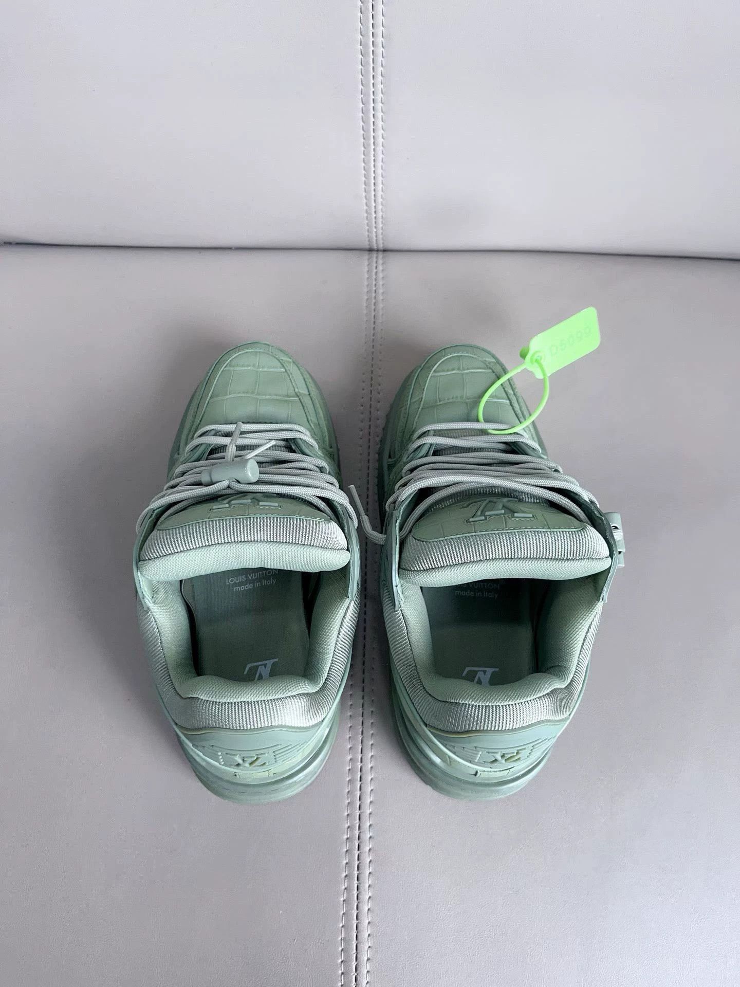 Louis Vuitton Louis Vuitton LV Trainer Maxi crocodile embossed leather Size US 7 / IT 37 - 4 Thumbnail