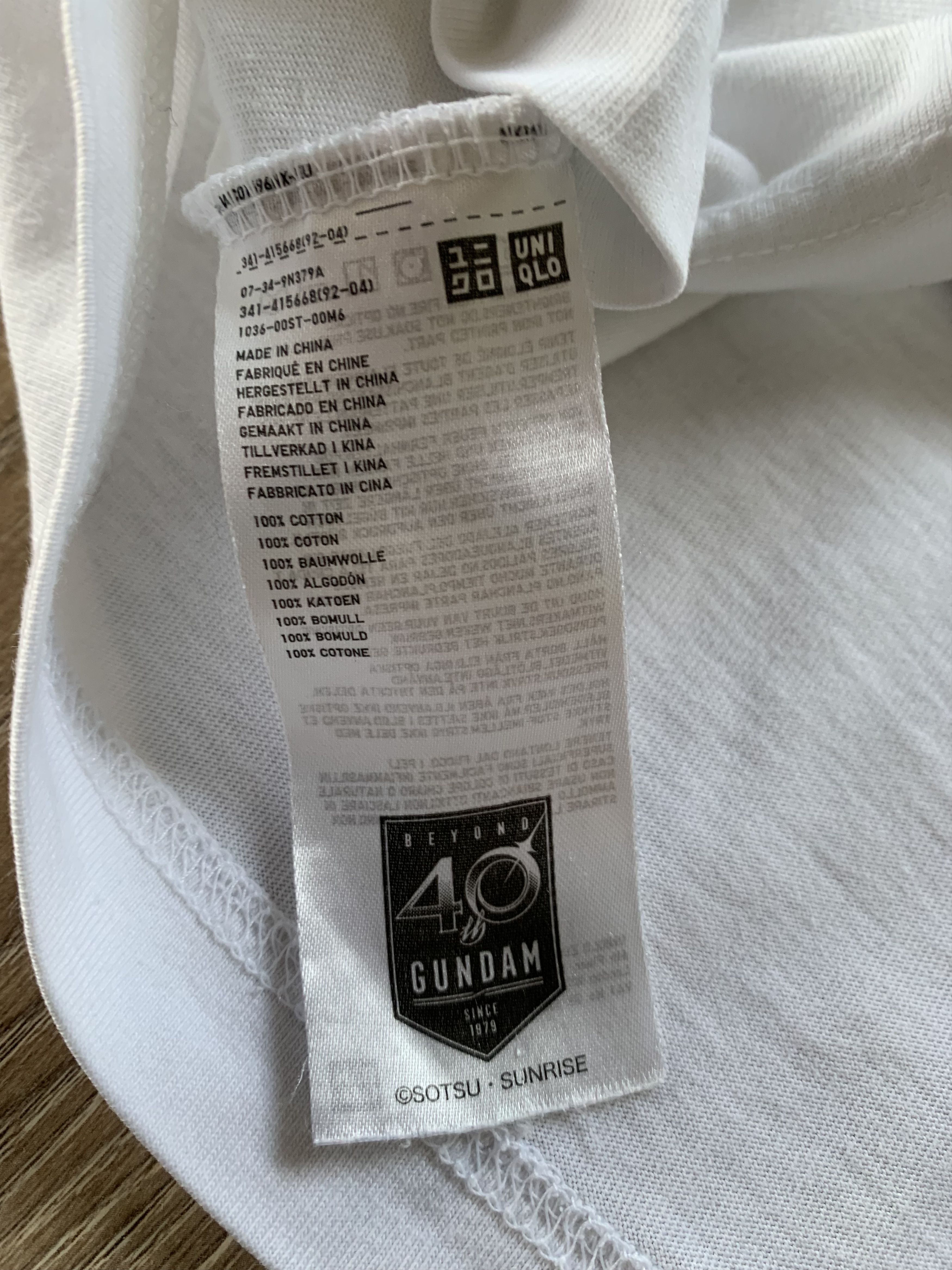 Uniqlo Uniqlo Mobile Suit Gundam White Graphic T-Shirt Size US M / EU 48-50 / 2 - 10 Thumbnail