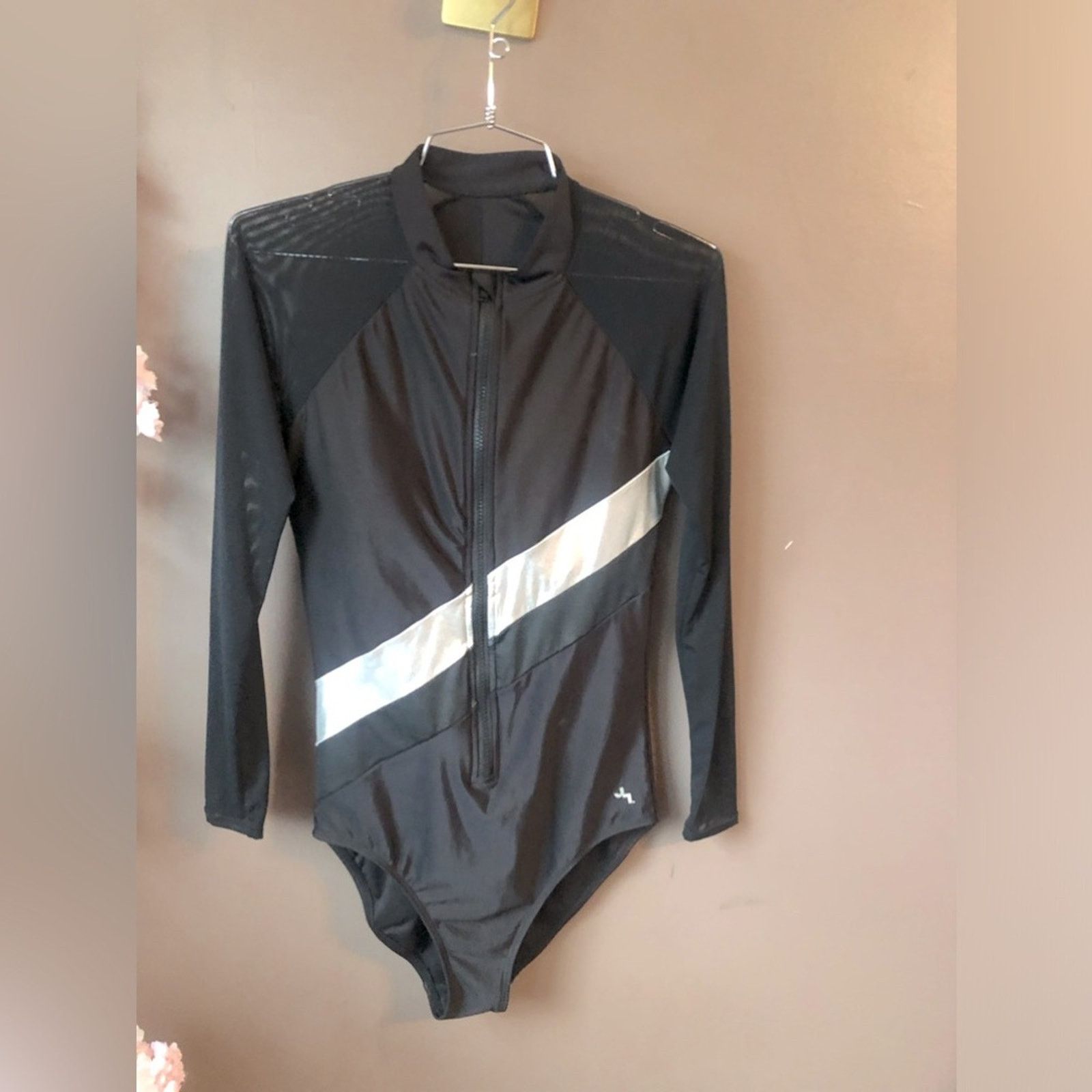 NBDN Nobrandedon One piece swimsuit with long-sleeve mesh arms. Medium Size ONE SIZE - 1 Thumbnail