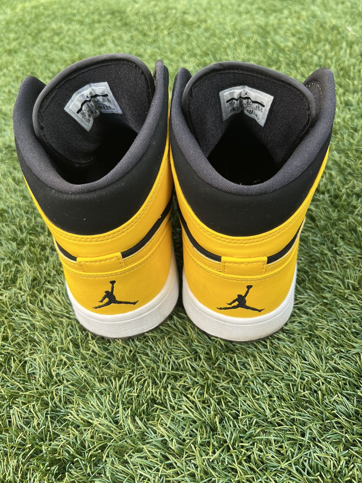 Jordan Brand Jordan 1 Mid “New Love” 2017 Size US 10.5 / EU 43-44 - 4 Thumbnail