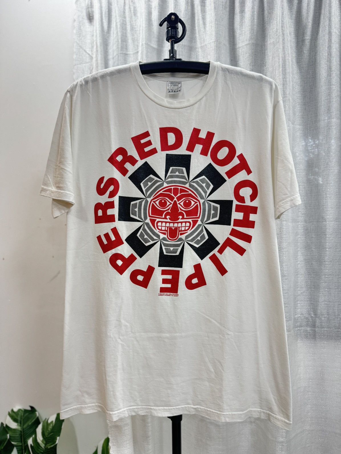 Band Tees × Rap Tees × Vintage Vintage Red Hot Chili Peppers Shirt 90’ Size US XL / EU 56 / 4 - 1 Thumbnail