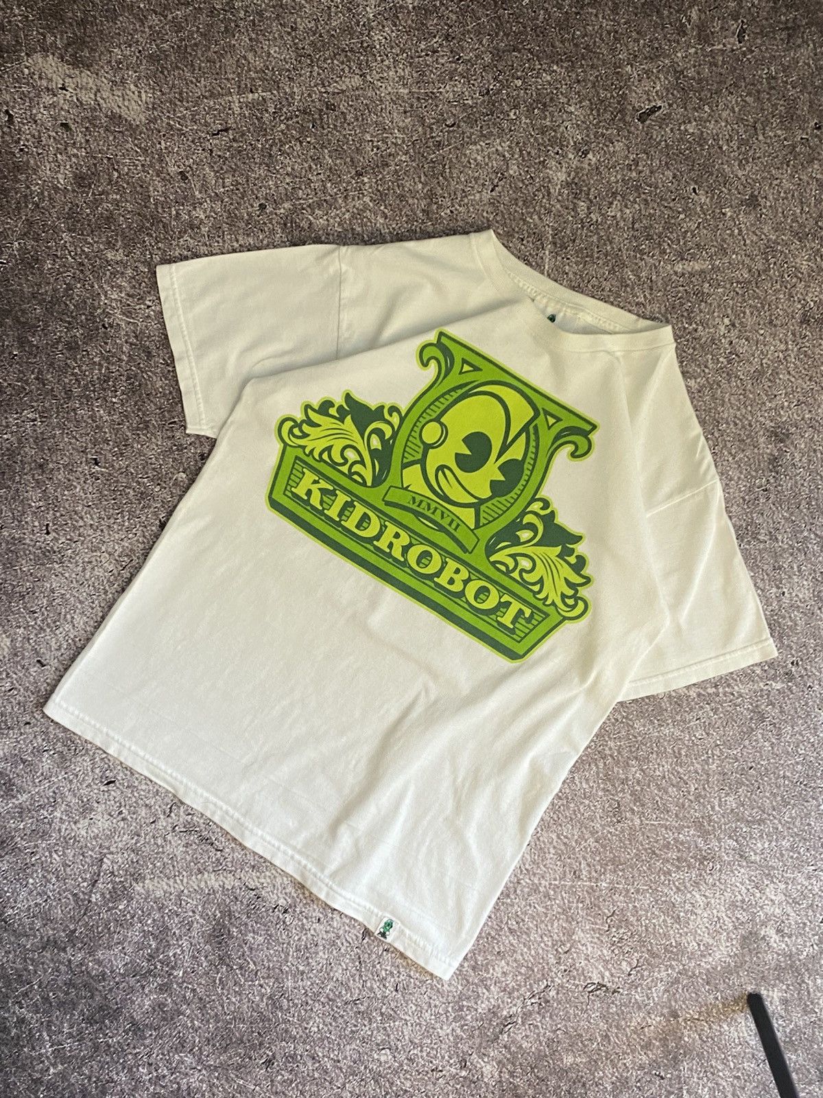 Kid Robot Kidrobot Y2K Graphic T-Shirt Vintage Style Size US S / EU 44-46 / 1 - 1 Thumbnail