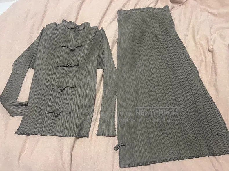 Issey Miyake Issey Miyake Chinese Frog Button Top Size XL / US 12-14 / IT 48-50 - 1 Thumbnail