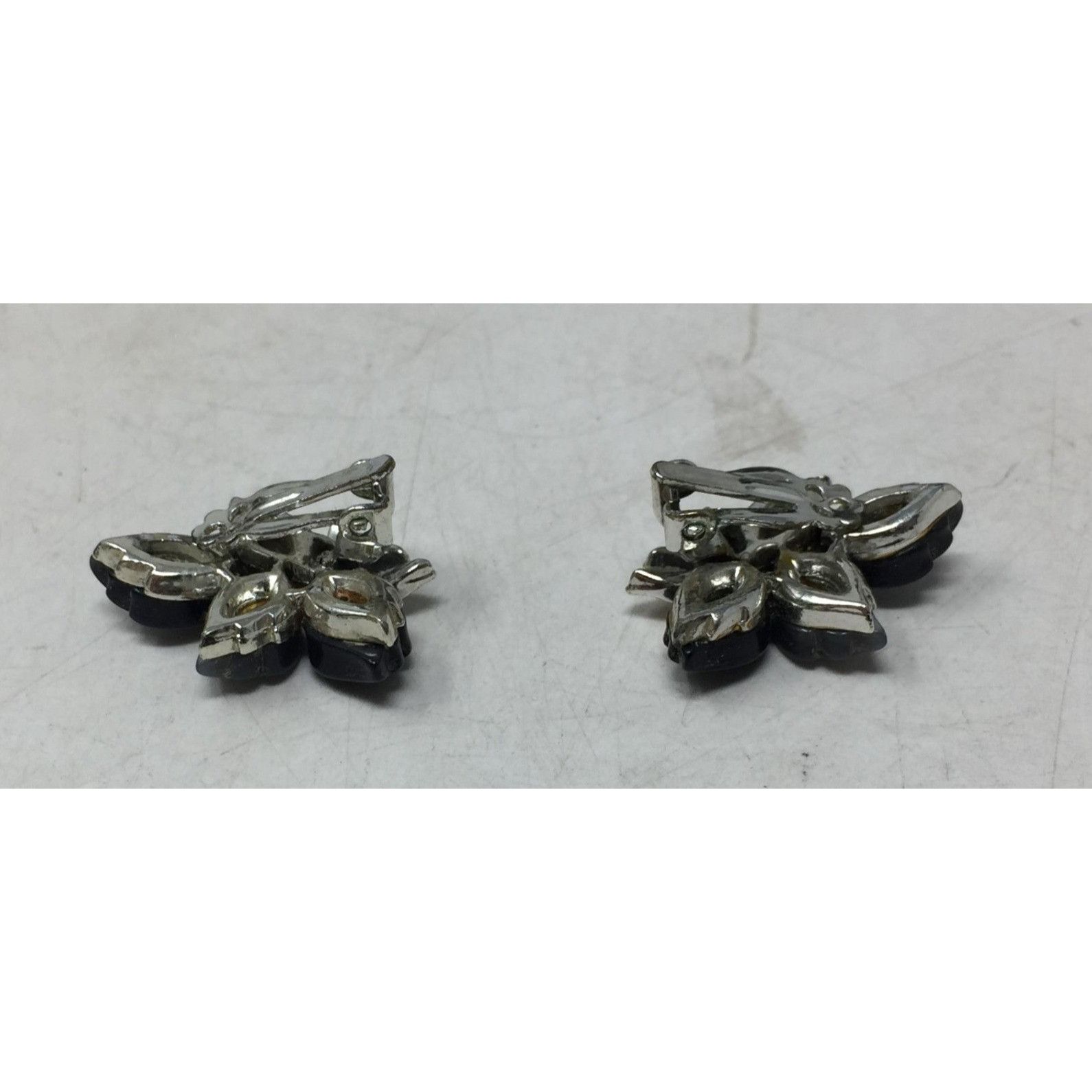 Other Vintage Women's Gray and Silver tone Clip On Earrings Size ONE SIZE - 3 Thumbnail