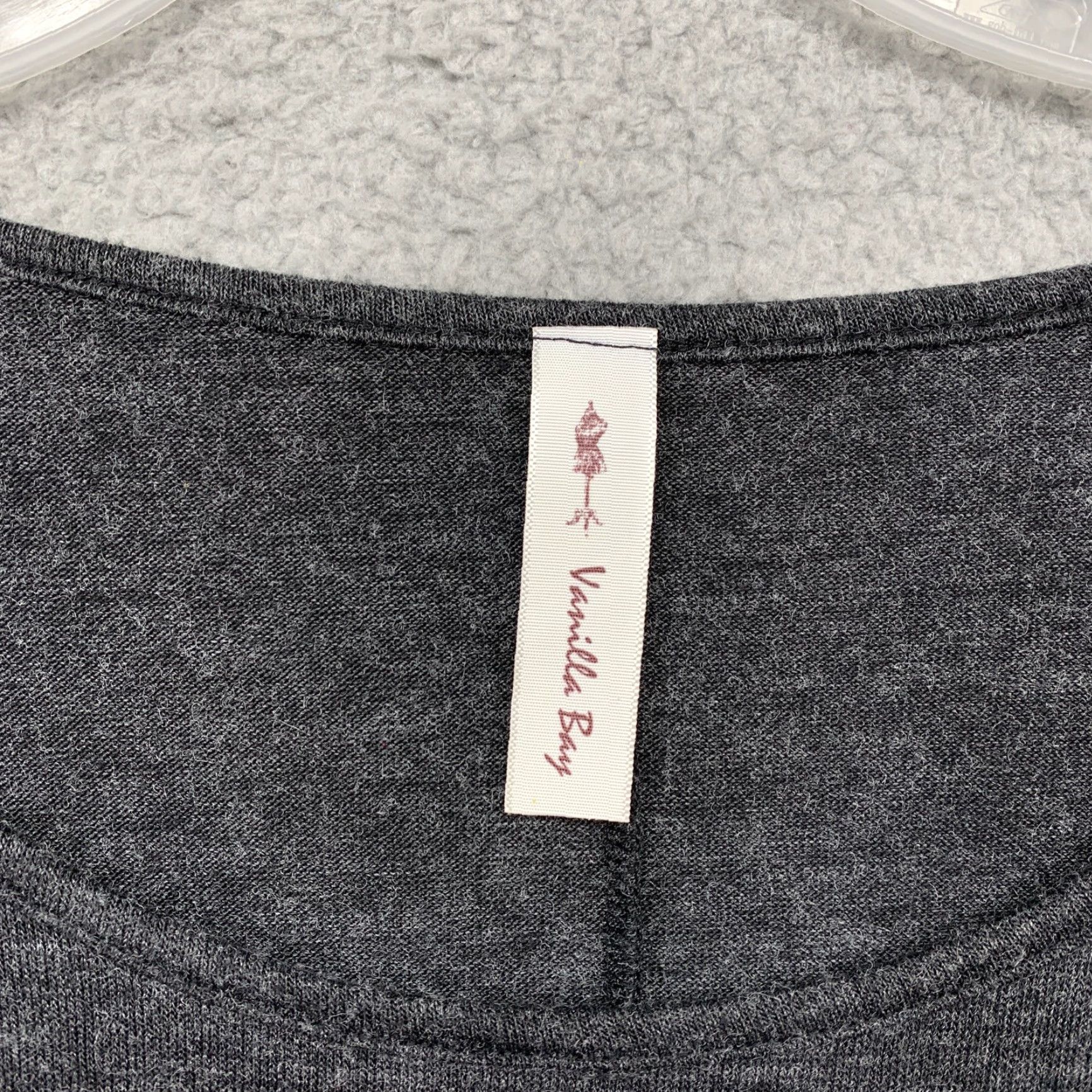 Vintage Vanilla Bay T-Shirt Women’s Size M Gray Front Pocket Bronze Sparkle Sleeves Shirt, Casual, Relaxed Fit Size M / US 6-8 / IT 42-44 - 7 Thumbnail