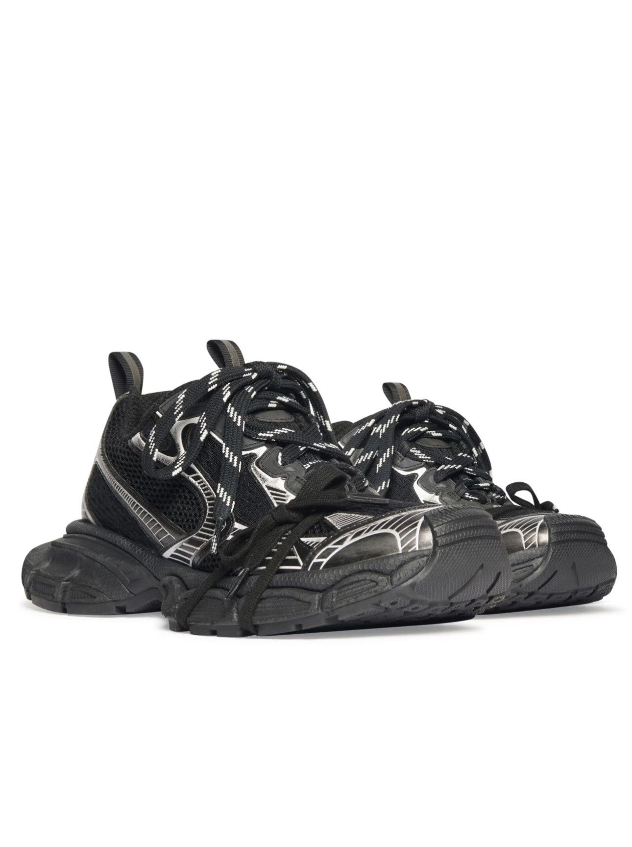 3xl sneaker in Black