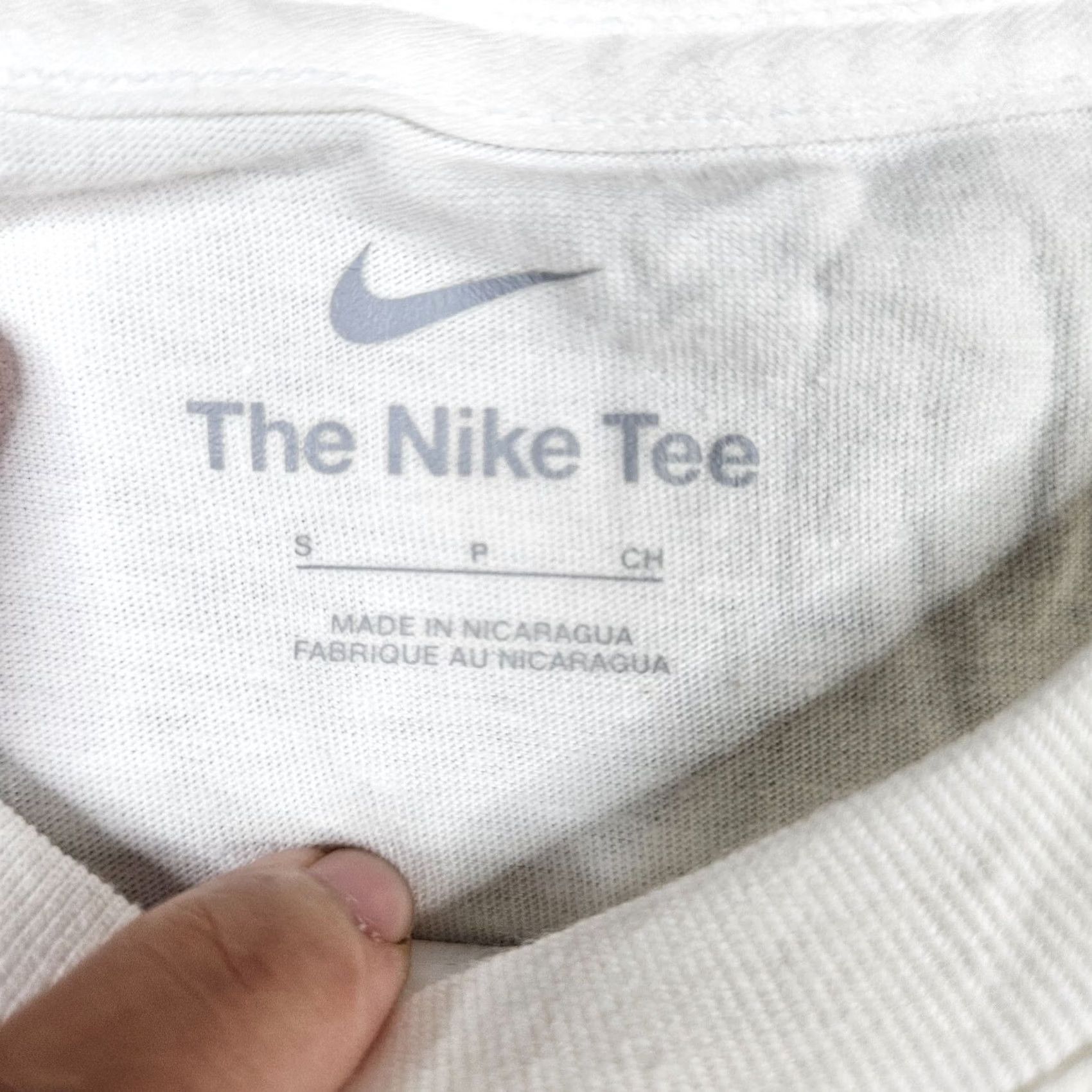 Nike Nike Tee Mens S White The Colbb Arawinsmss Short Sleeve Men Size NEW Size US 29 - 6 Thumbnail
