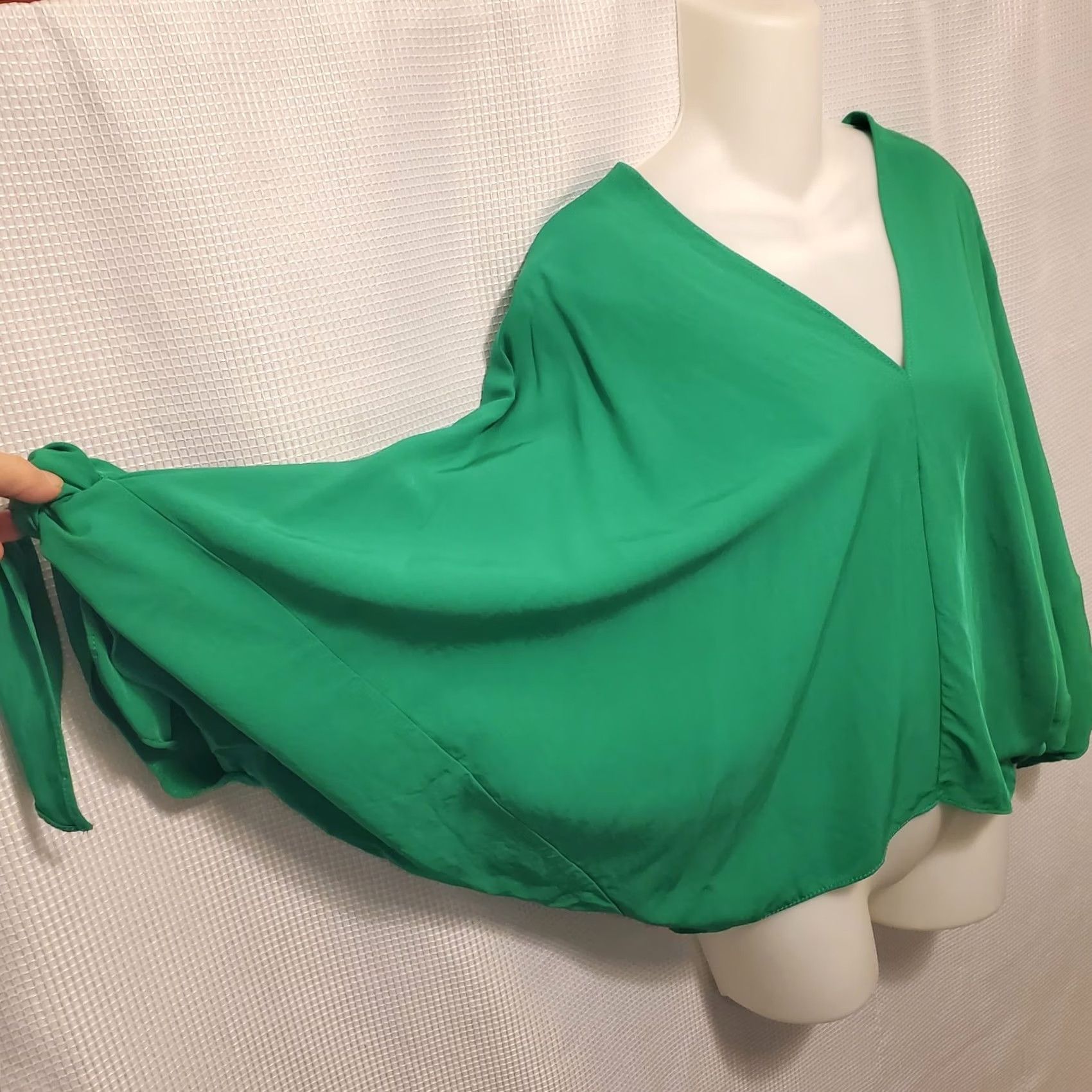 Zara Zara Blouse Womens Sz Small Cropped V Neck Balloon Bat Wing 3/4 Sleeve Size S / US 4 / IT 40 - 2 Thumbnail
