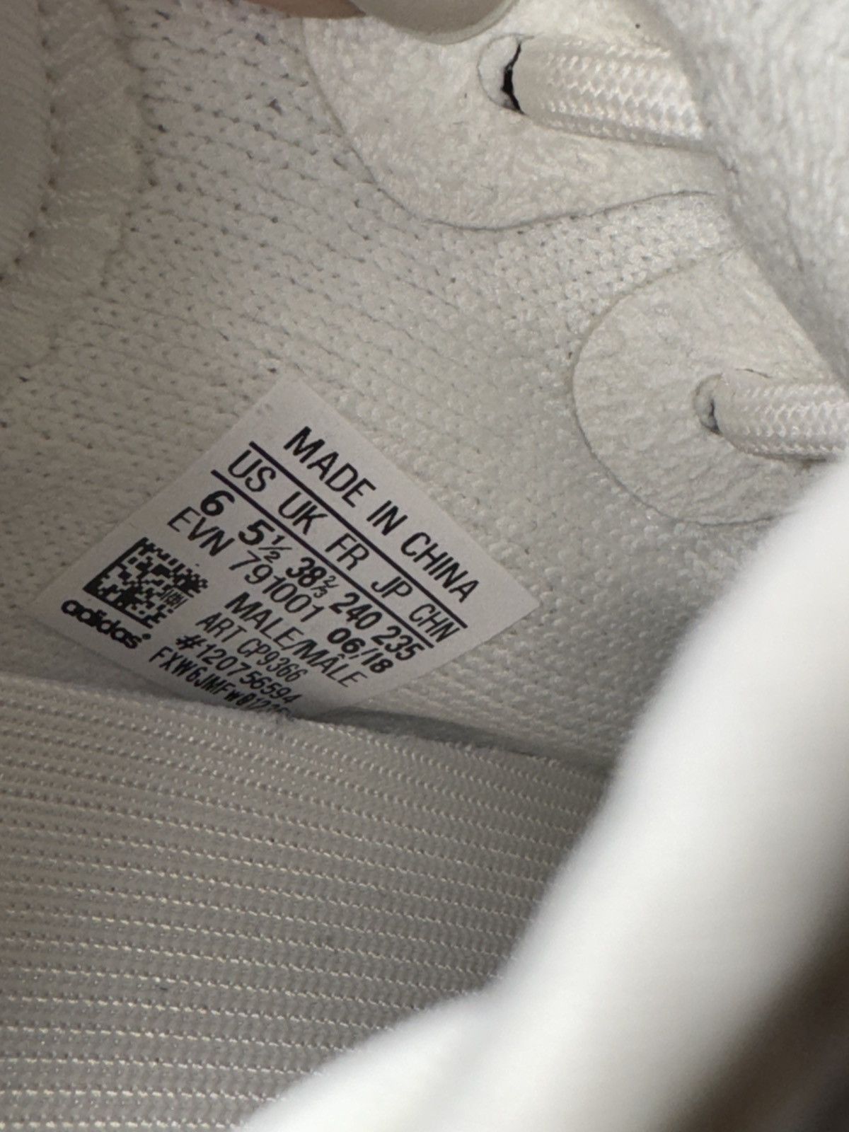 Adidas × Yeezy adidas Yeezy Boost 350 V2 in cream sz 6 Y Size US 6 / EU 39 - 8 Thumbnail