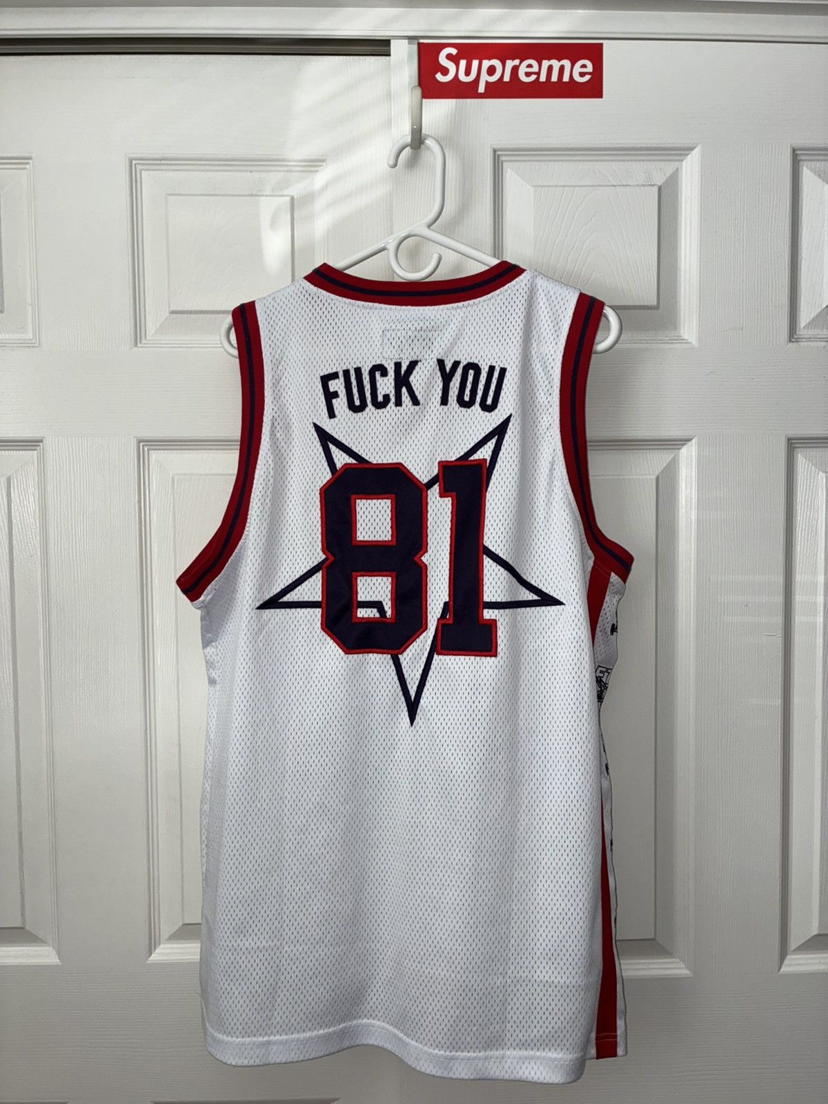 Fuck The Population × Thrasher FTP x THRASHER WHITE BASKETBALL JERSEY SIZE L Size US L / EU 52-54 / 3 - 4 Thumbnail