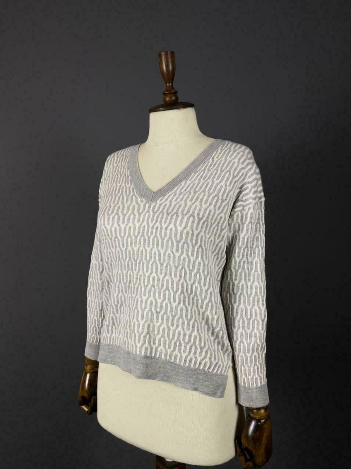 Designer Ladies Allude Grey V-Neck Wool Long Sleeve Sweater Size M Size M / US 6-8 / IT 42-44 - 1 Thumbnail