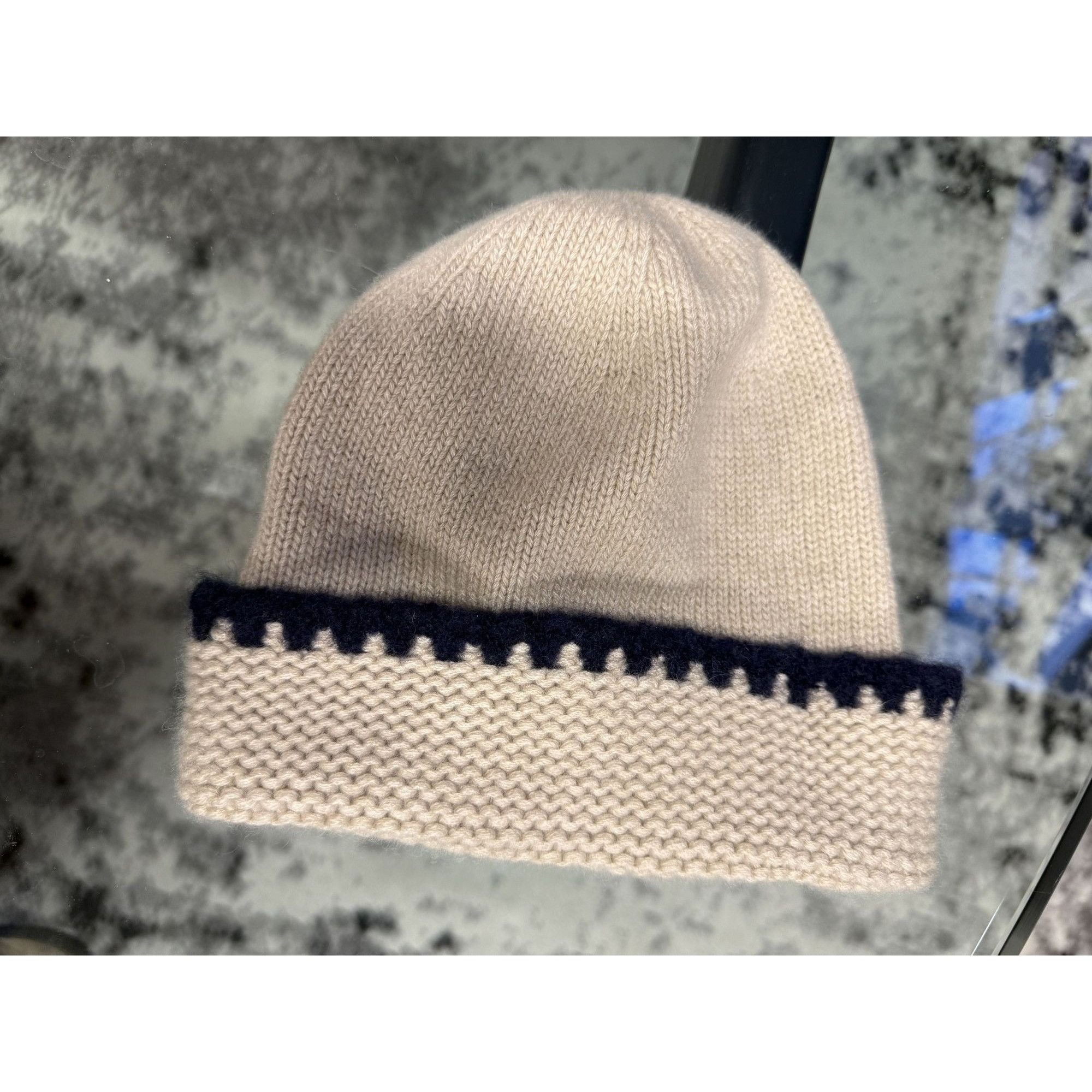 Chanel Beige & Navy Blue Knit Beanie Hat 97% Cashmere 1% Silk Chanel Chanel Beige & Navy Blue Knit Beanie Hat 97% Cashmere  main image 3
