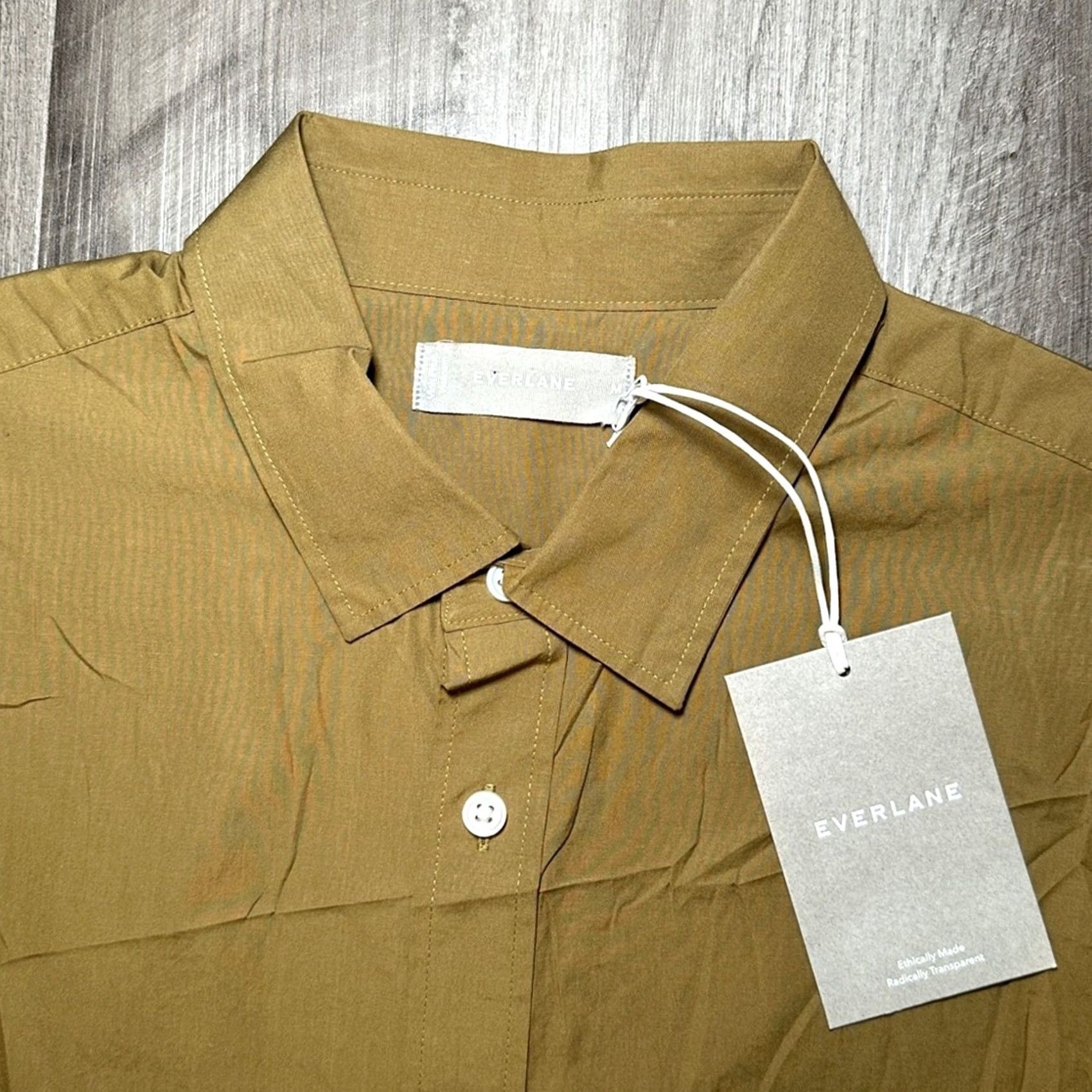 Everlane Everlane Poplin Relaxed Fit Long Sleeve Button Down - Medium Men Tan Shirt Size US M / EU 48-50 / 2 - 5 Thumbnail